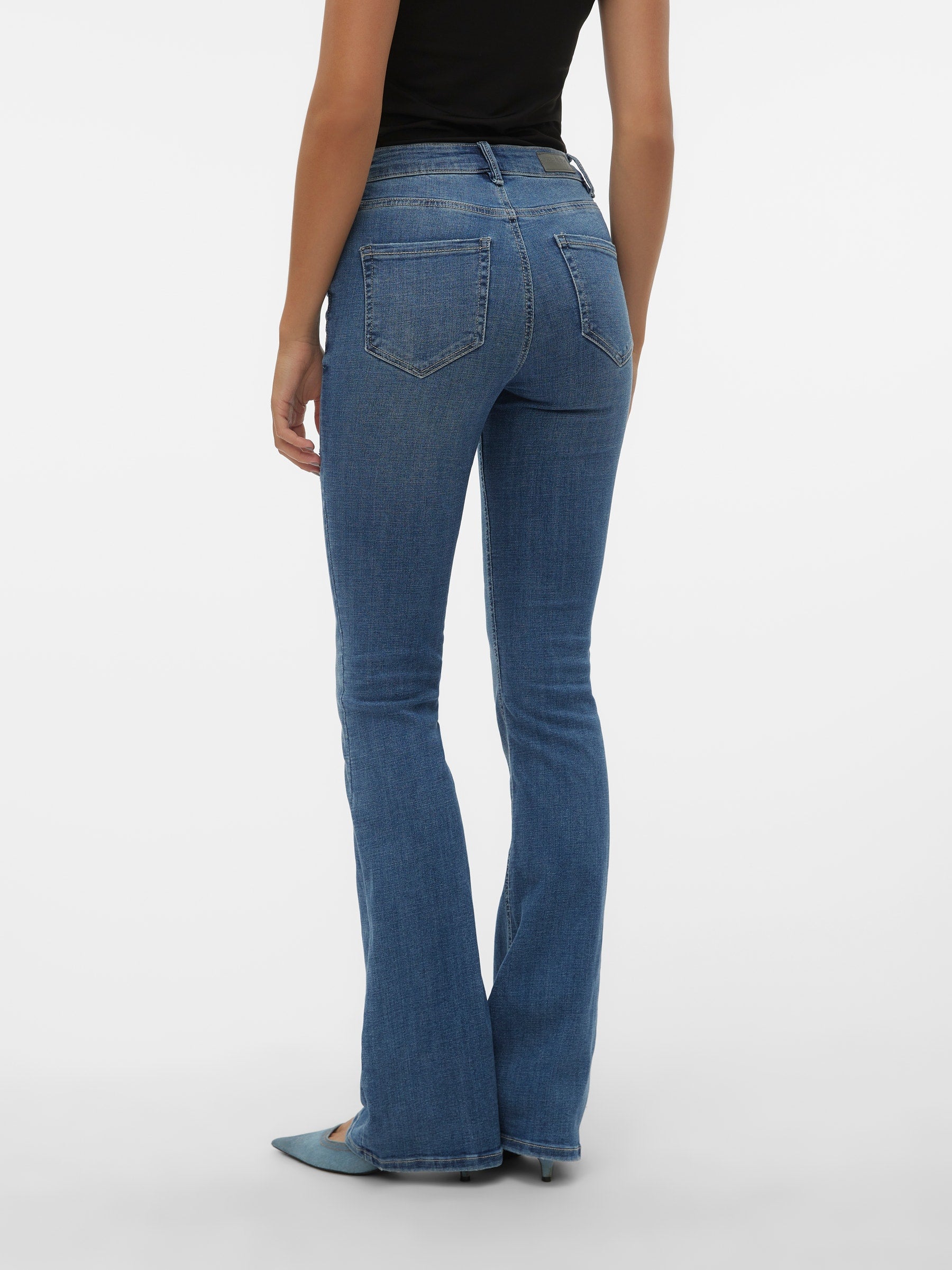 VERO MODA VMFLASH flared jeans in medium blue - Image 2