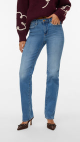 VERO MODA VMFLASH straight jeans in medium blue - Image 6