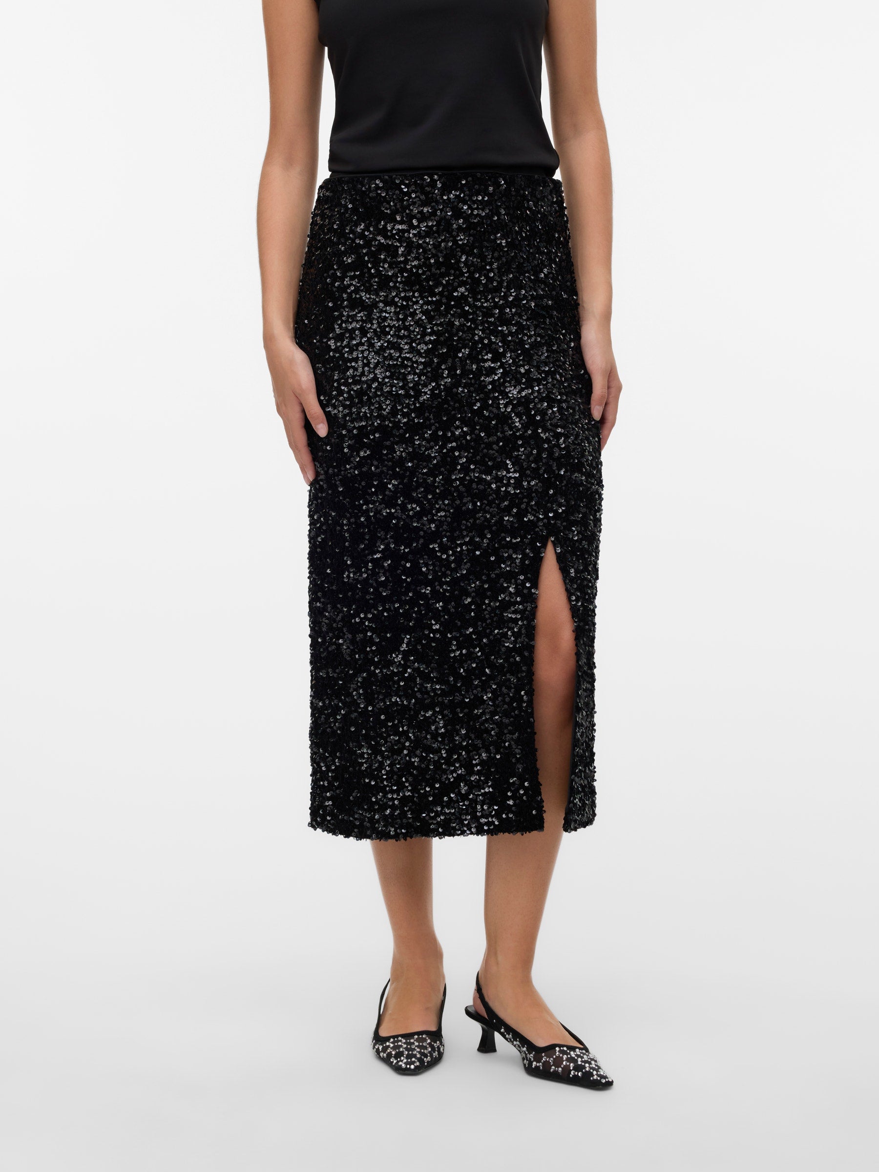 VERO MODA VMHALIA 7/8 skirt in black w. black sequins - Image 1
