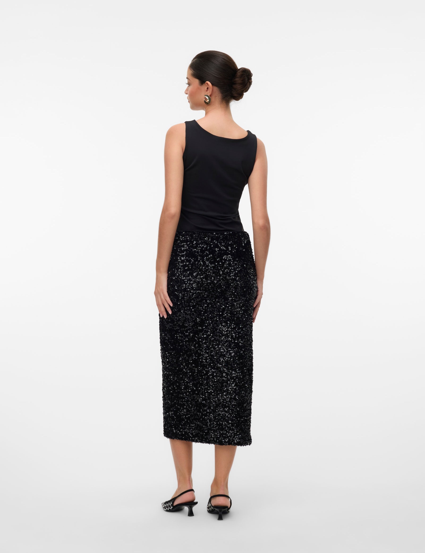 VERO MODA VMHALIA 7/8 skirt in black w. black sequins - Image 2