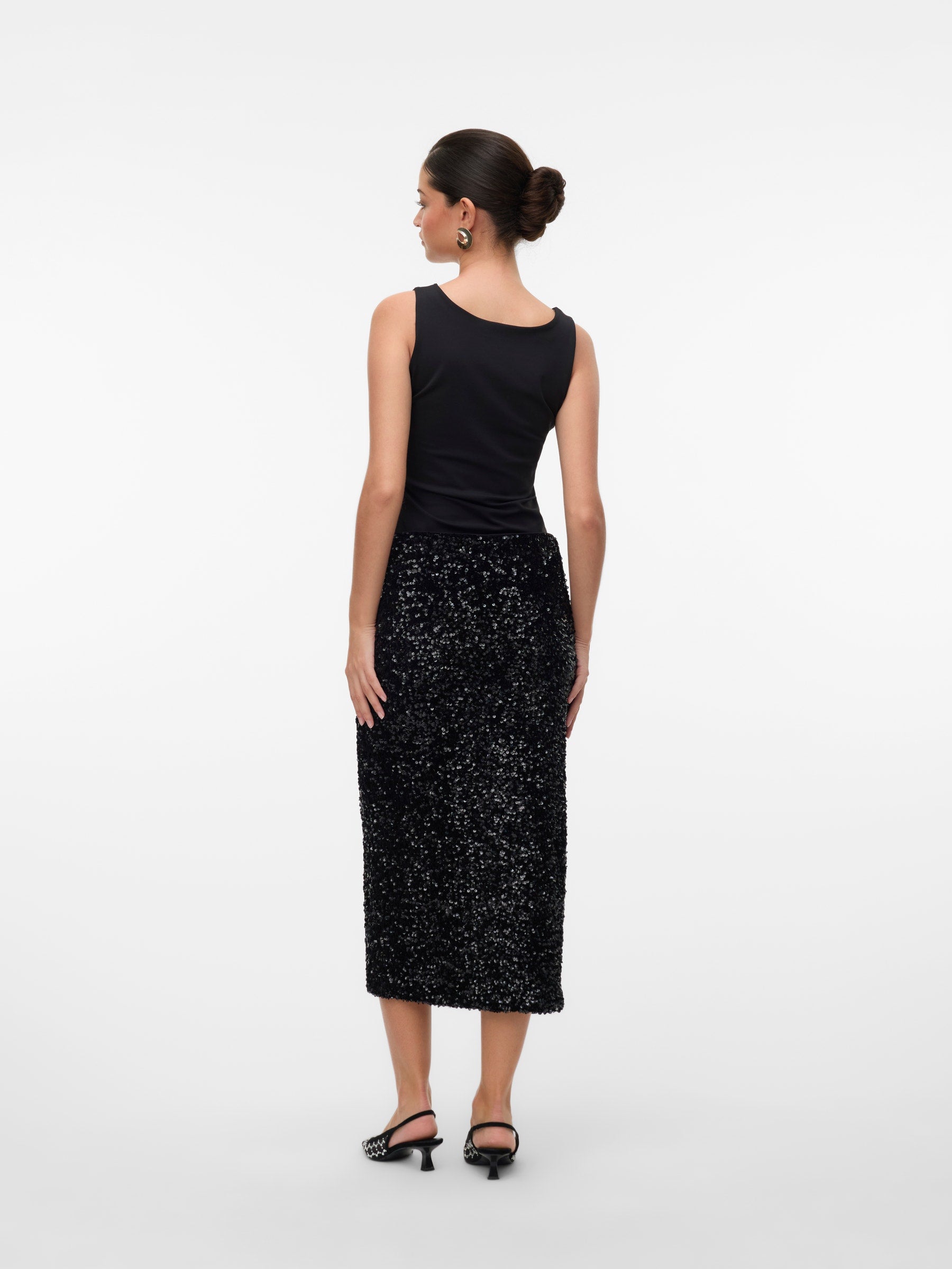 VERO MODA VMHALIA 7/8 skirt in black w. black sequins - Image 2