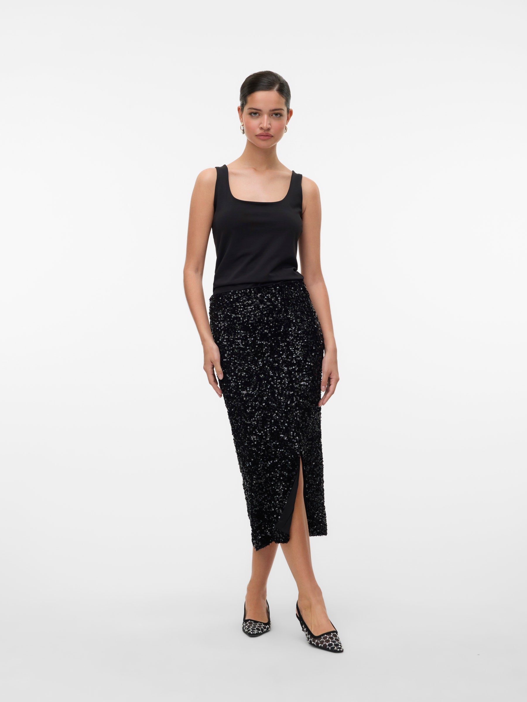 VERO MODA VMHALIA 7/8 skirt in black w. black sequins - Image 4