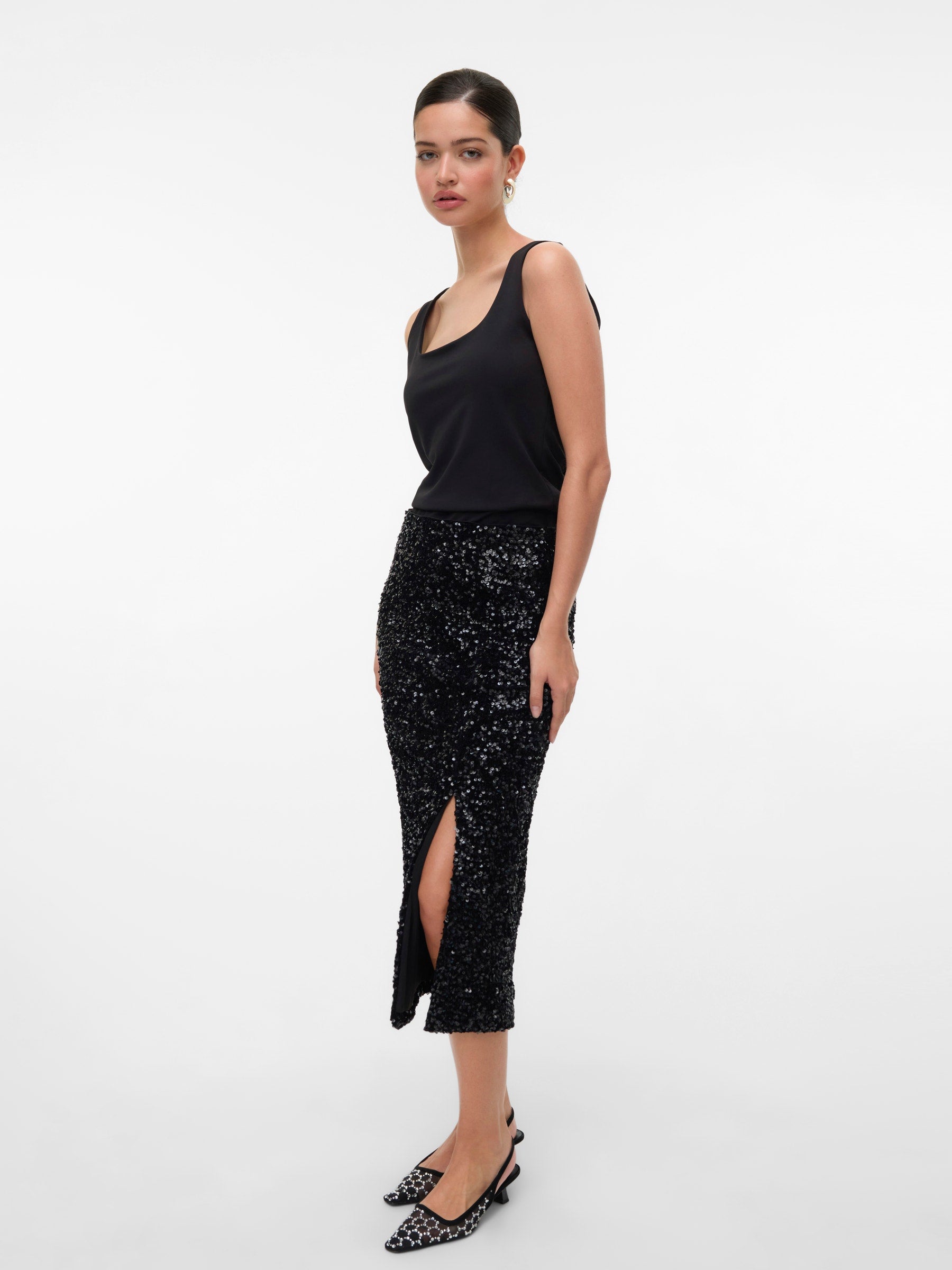 VERO MODA VMHALIA 7/8 skirt in black w. black sequins - Image 5