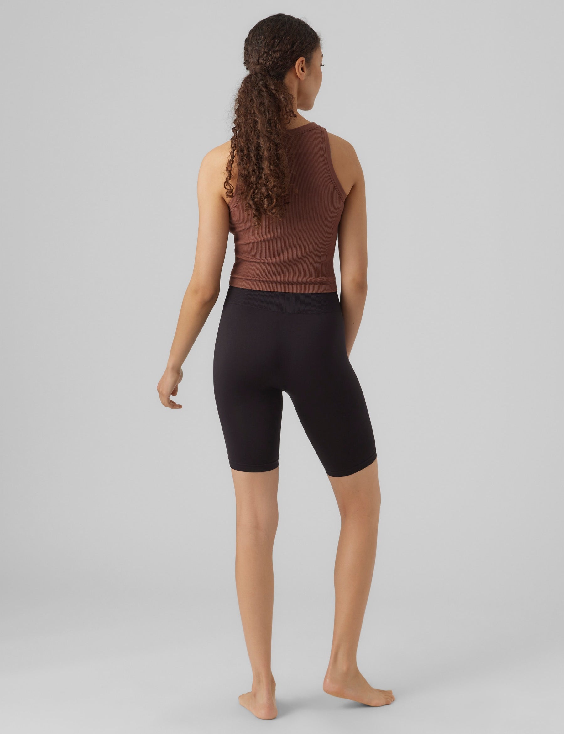 VERO MODA VMJACKIE shorts seamless in black - Image 2