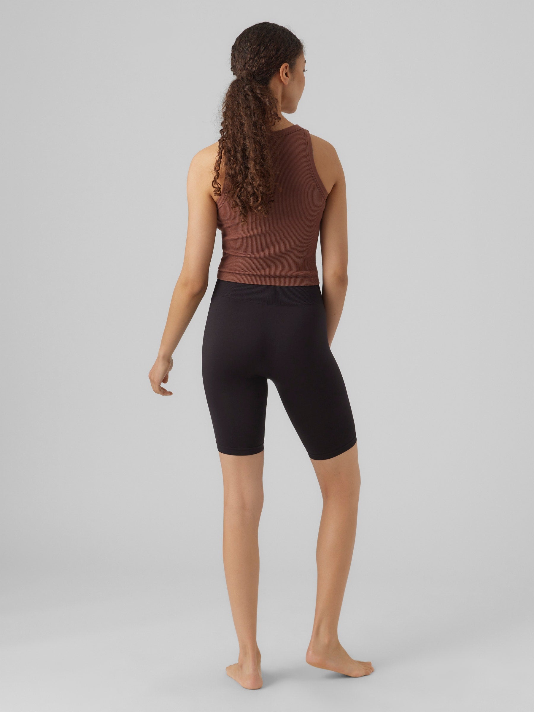 VERO MODA VMJACKIE shorts seamless in black - Image 2