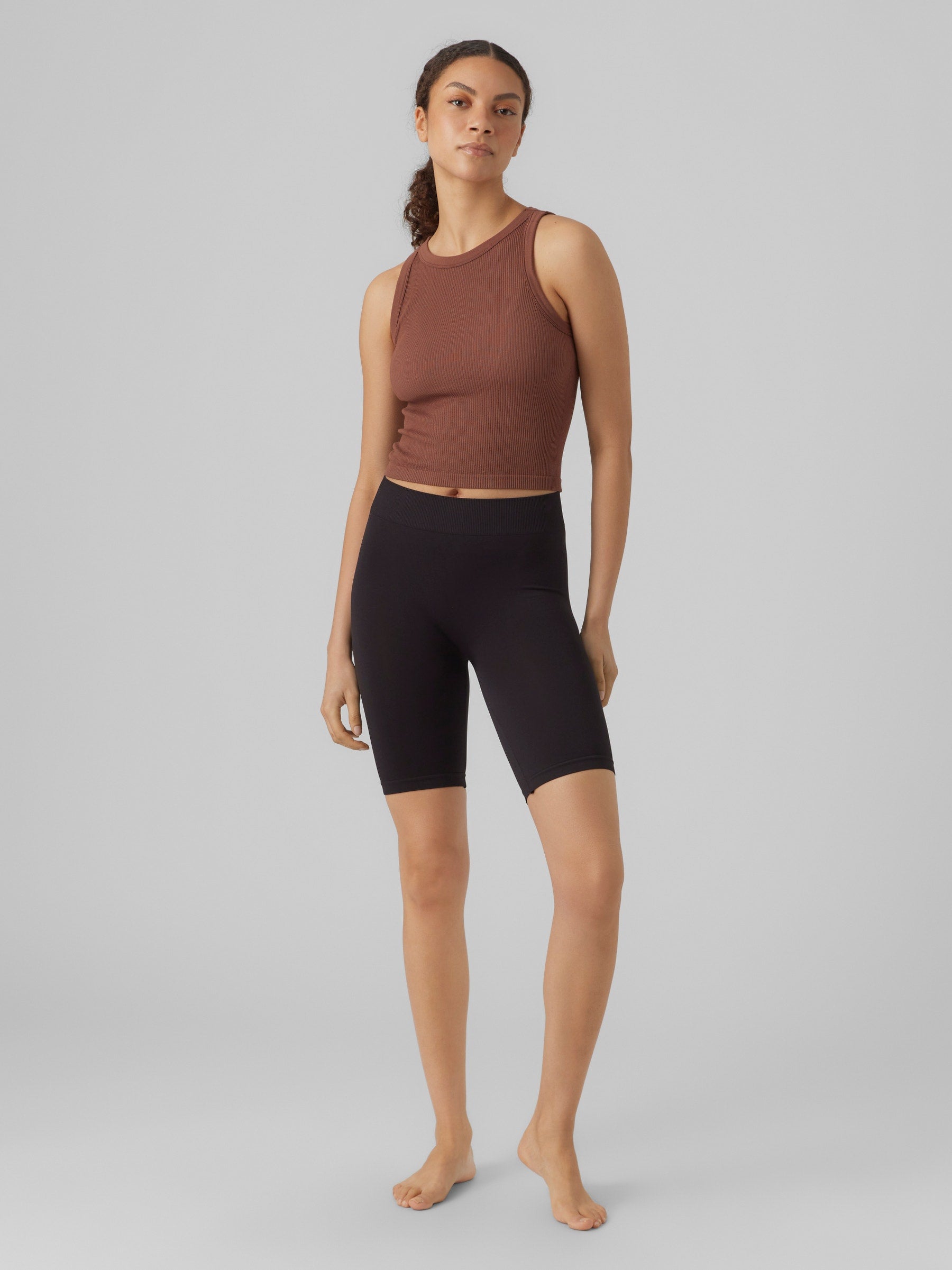 VERO MODA VMJACKIE shorts seamless in black - Image 4