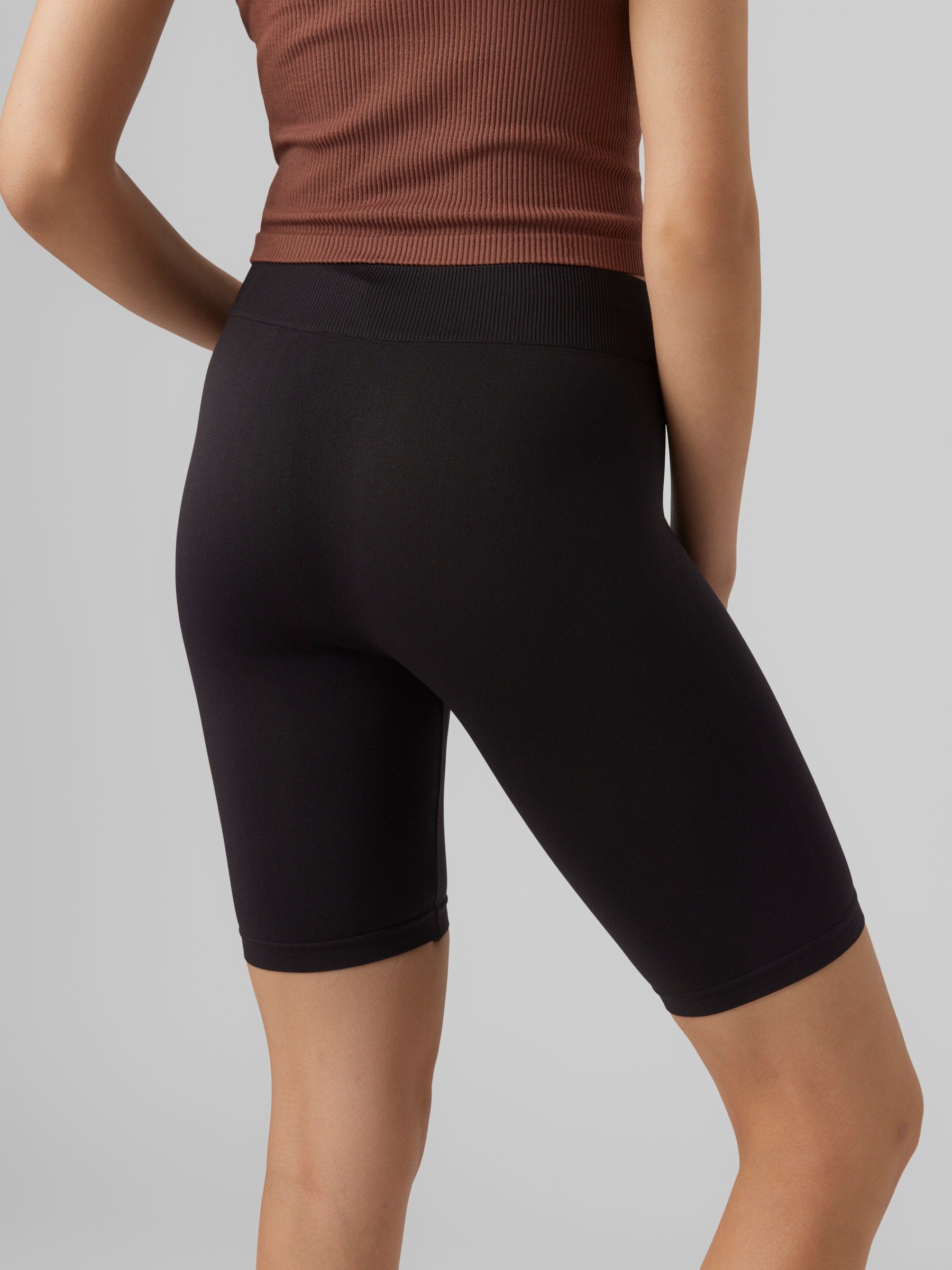 VERO MODA VMJACKIE shorts seamless in black - Image 5