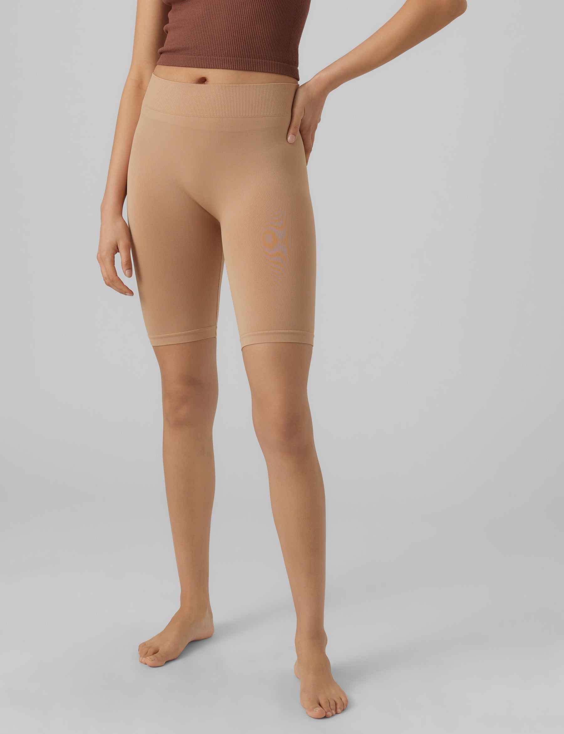 VERO MODA VMJACKIE shorts seamless in tan - Image 1