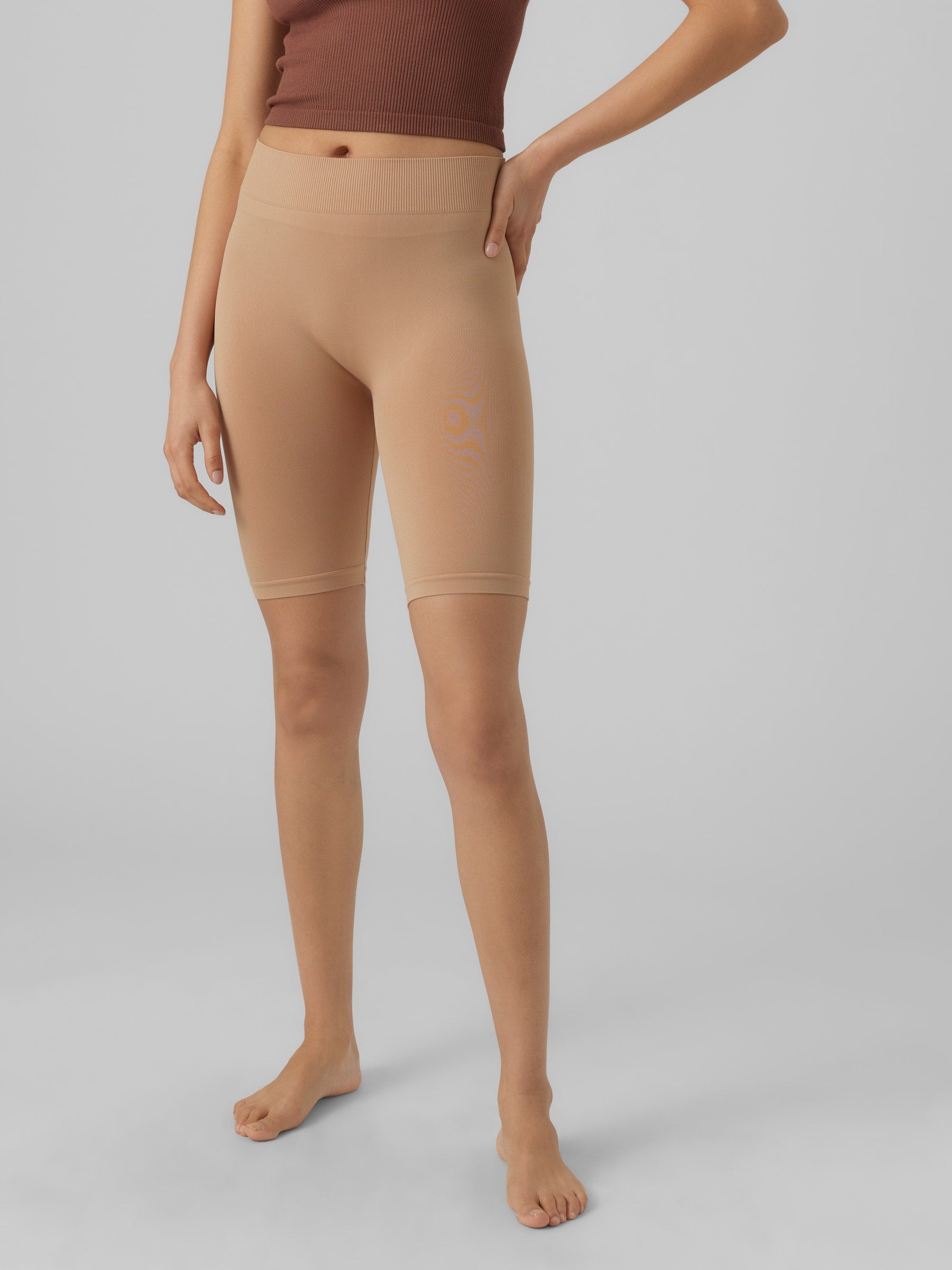 VERO MODA VMJACKIE shorts seamless in tan - Image 1
