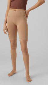 VERO MODA VMJACKIE shorts seamless in tan - Image 1