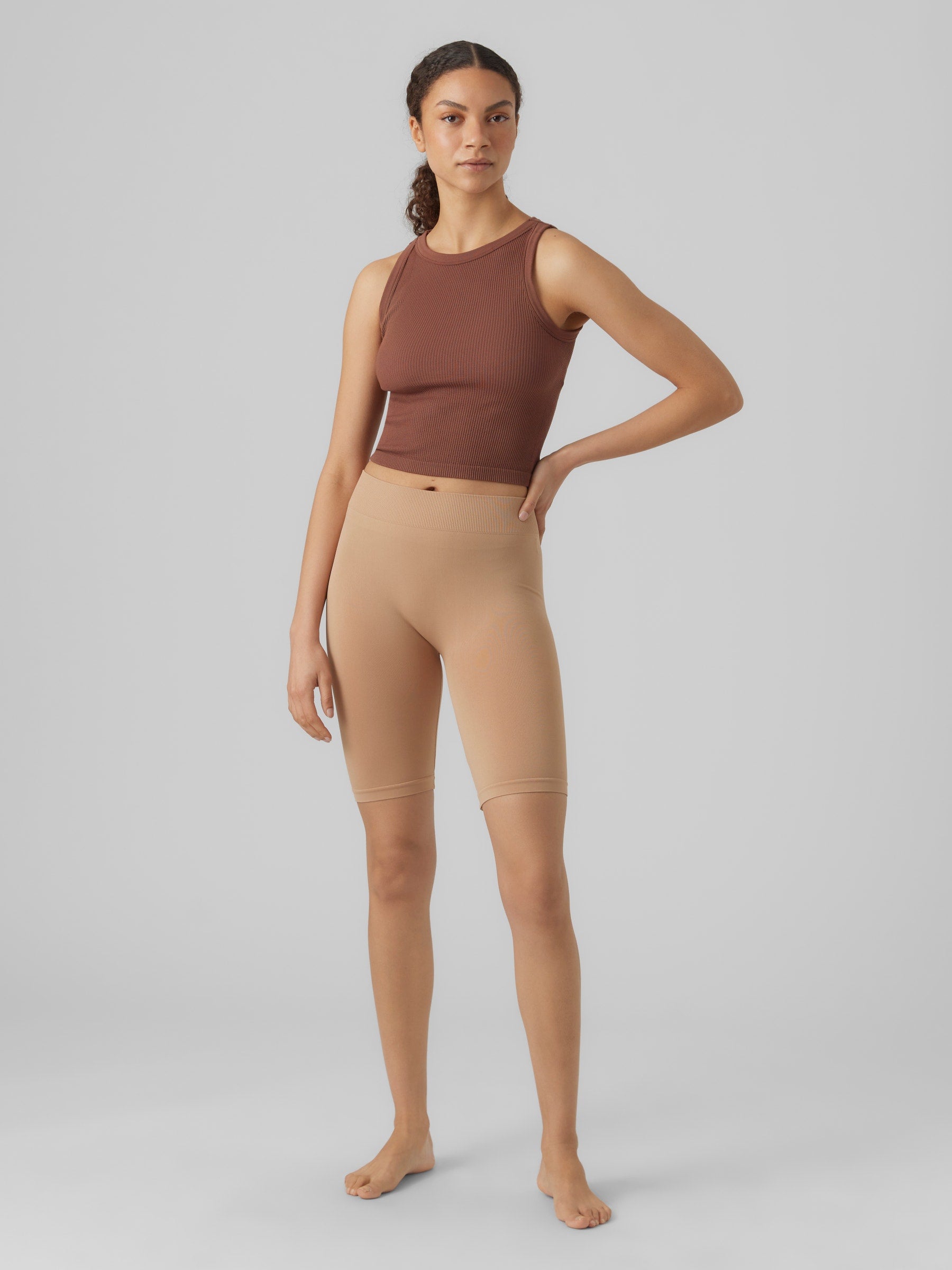 VERO MODA VMJACKIE shorts seamless in tan - Image 4
