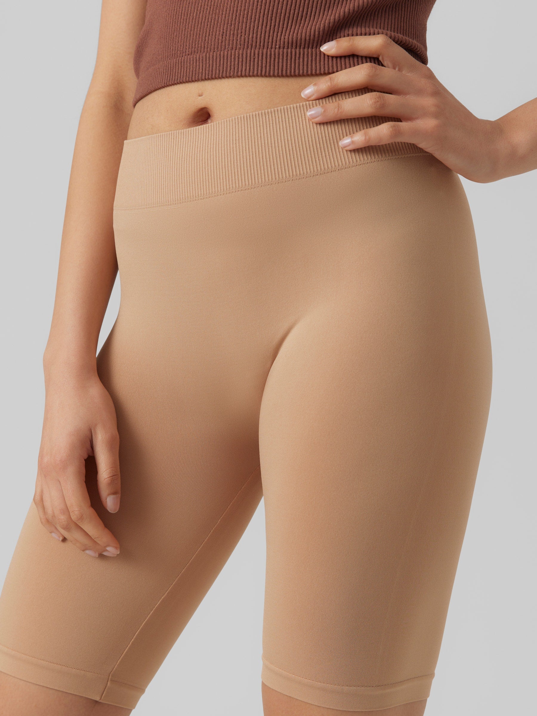 VERO MODA VMJACKIE shorts seamless in tan - Image 5