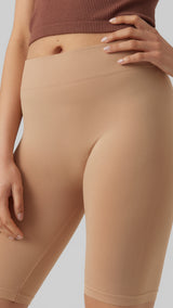 VERO MODA VMJACKIE shorts seamless in tan - Image 5