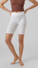 VERO MODA VMJACKIE shorts seamless in snow white - Image 1