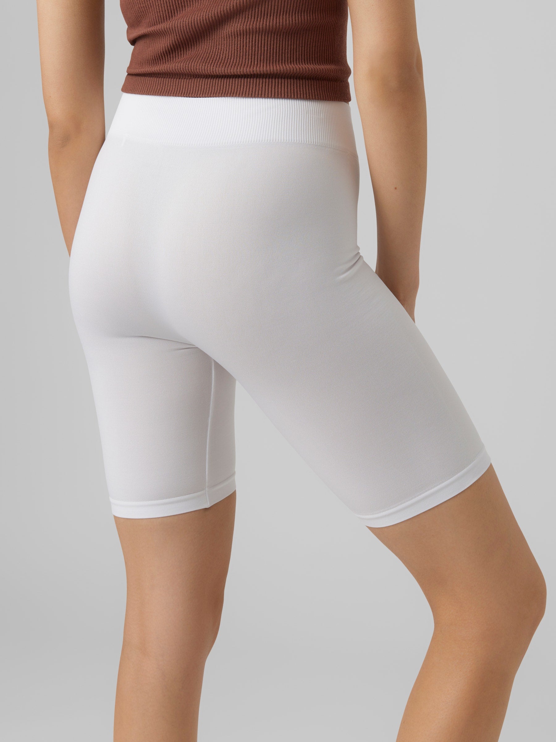 VERO MODA VMJACKIE shorts seamless in snow white - Image 5