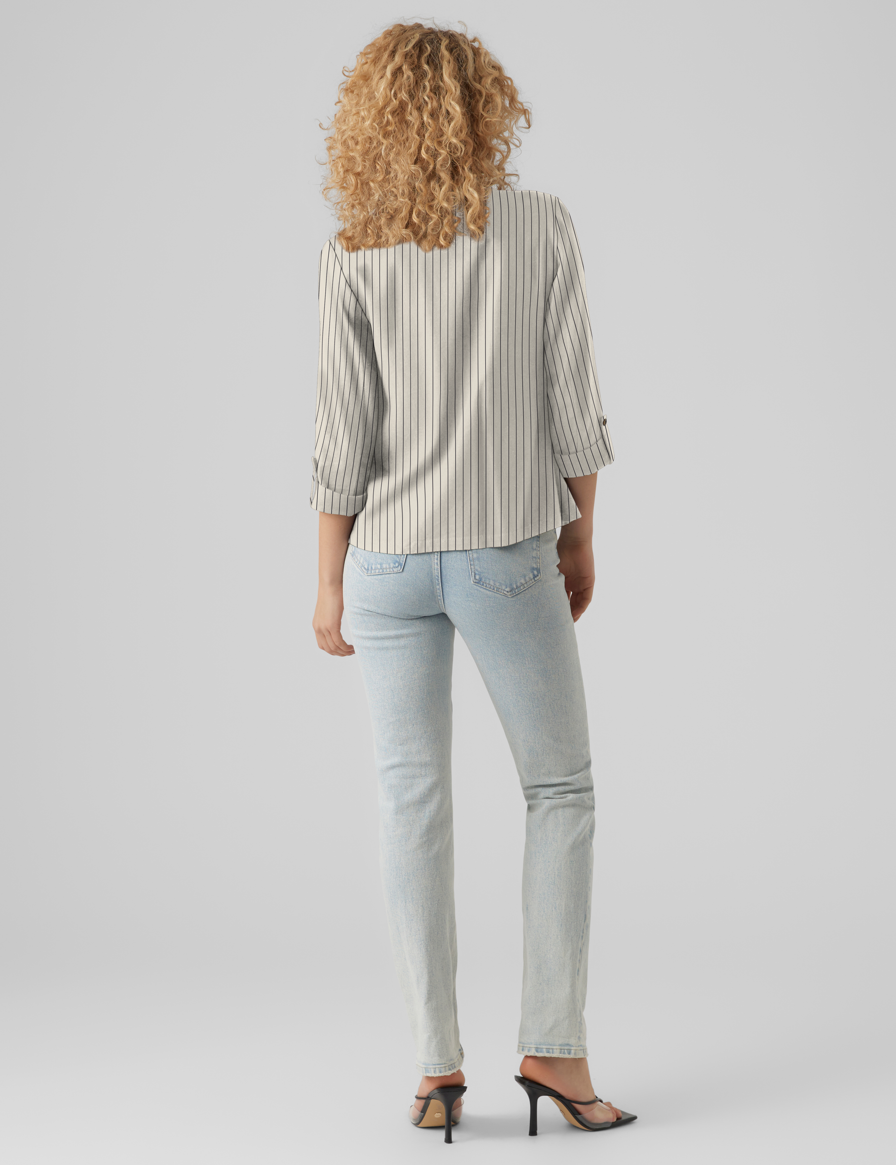 VERO MODA VMJESMILO 3/4 loose blazer in silver lining - Image 2