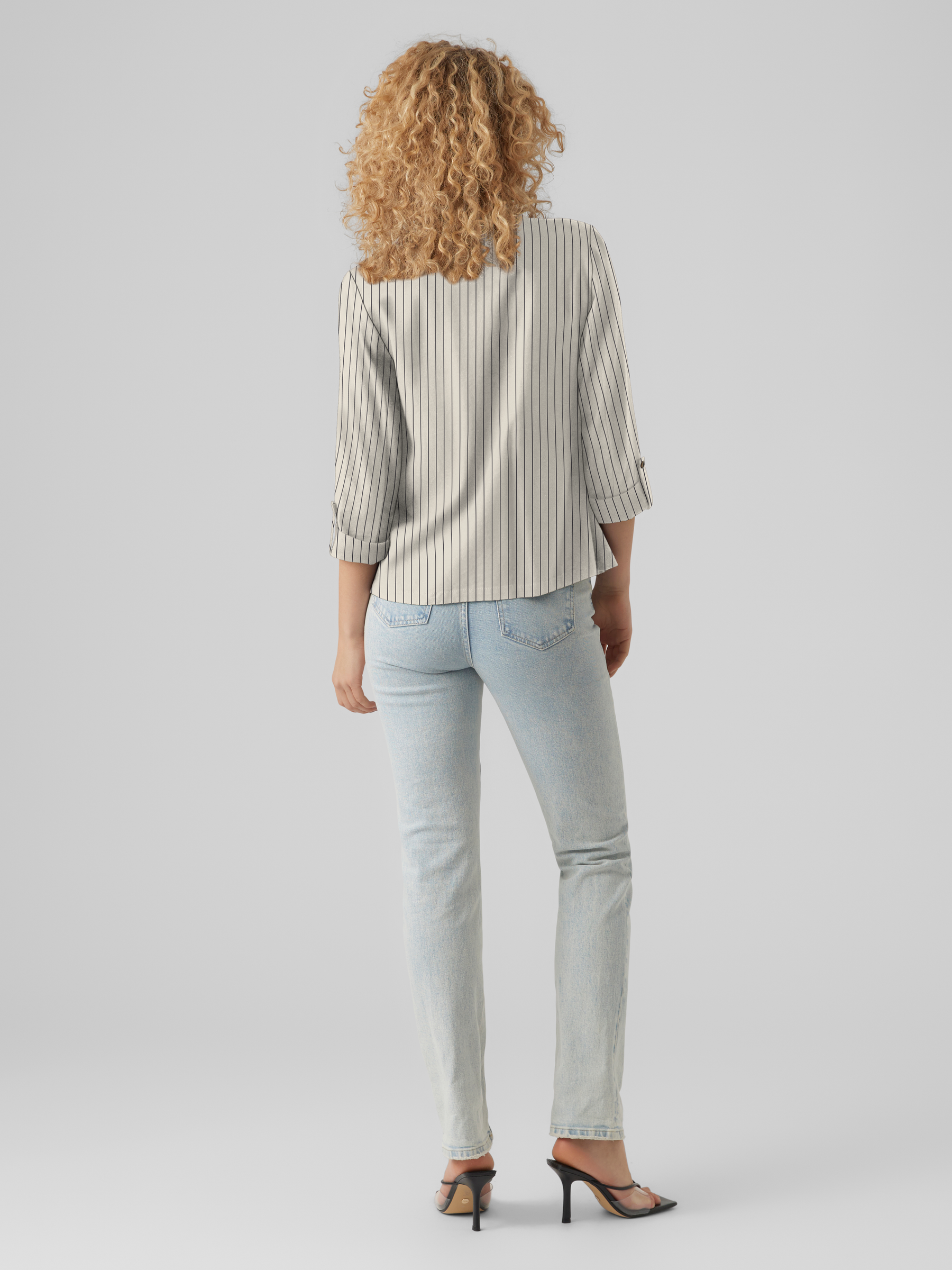 VERO MODA VMJESMILO 3/4 loose blazer in silver lining - Image 2