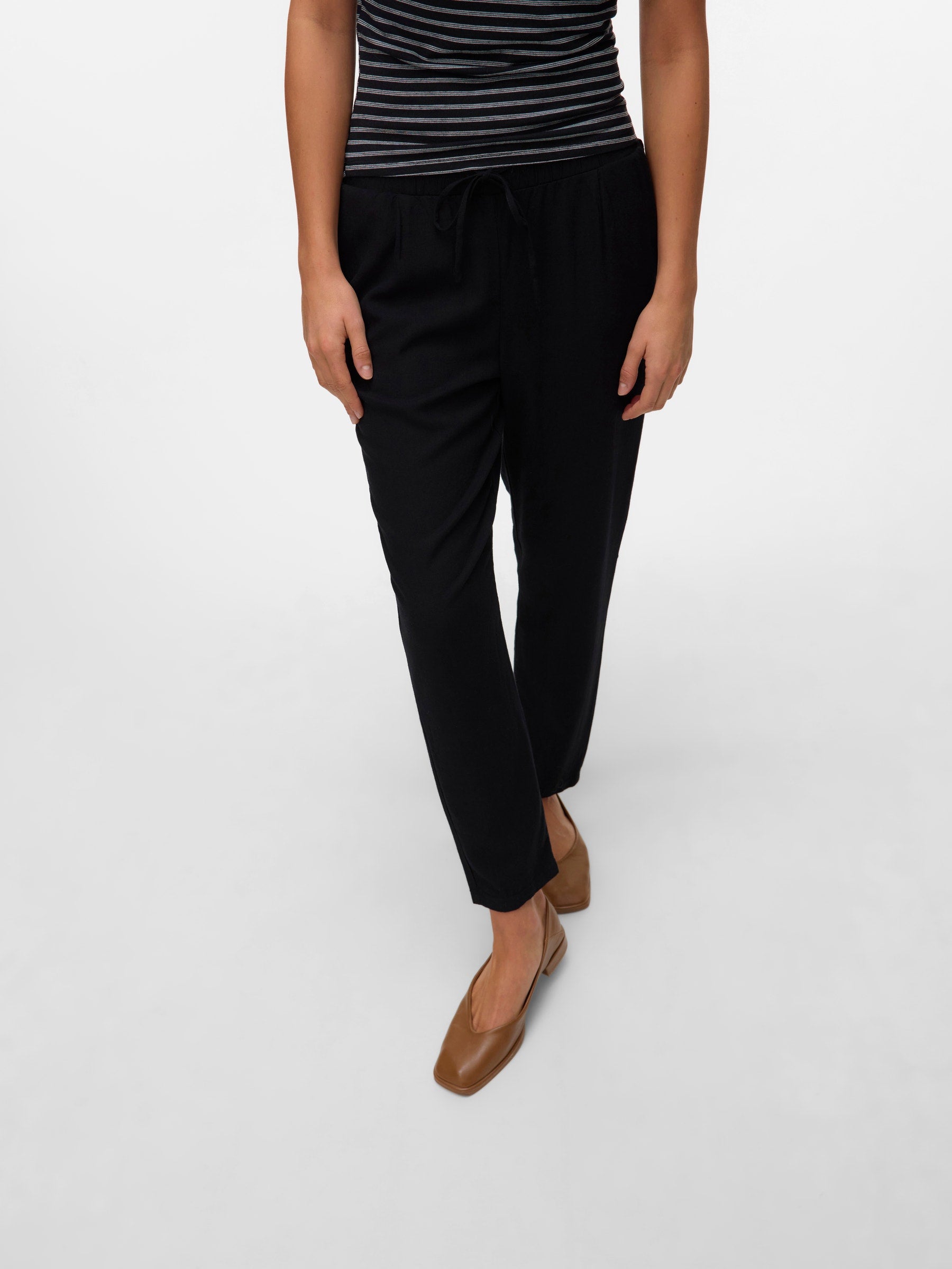 VERO MODA VMJESMILO ankle pants in black - Image 1