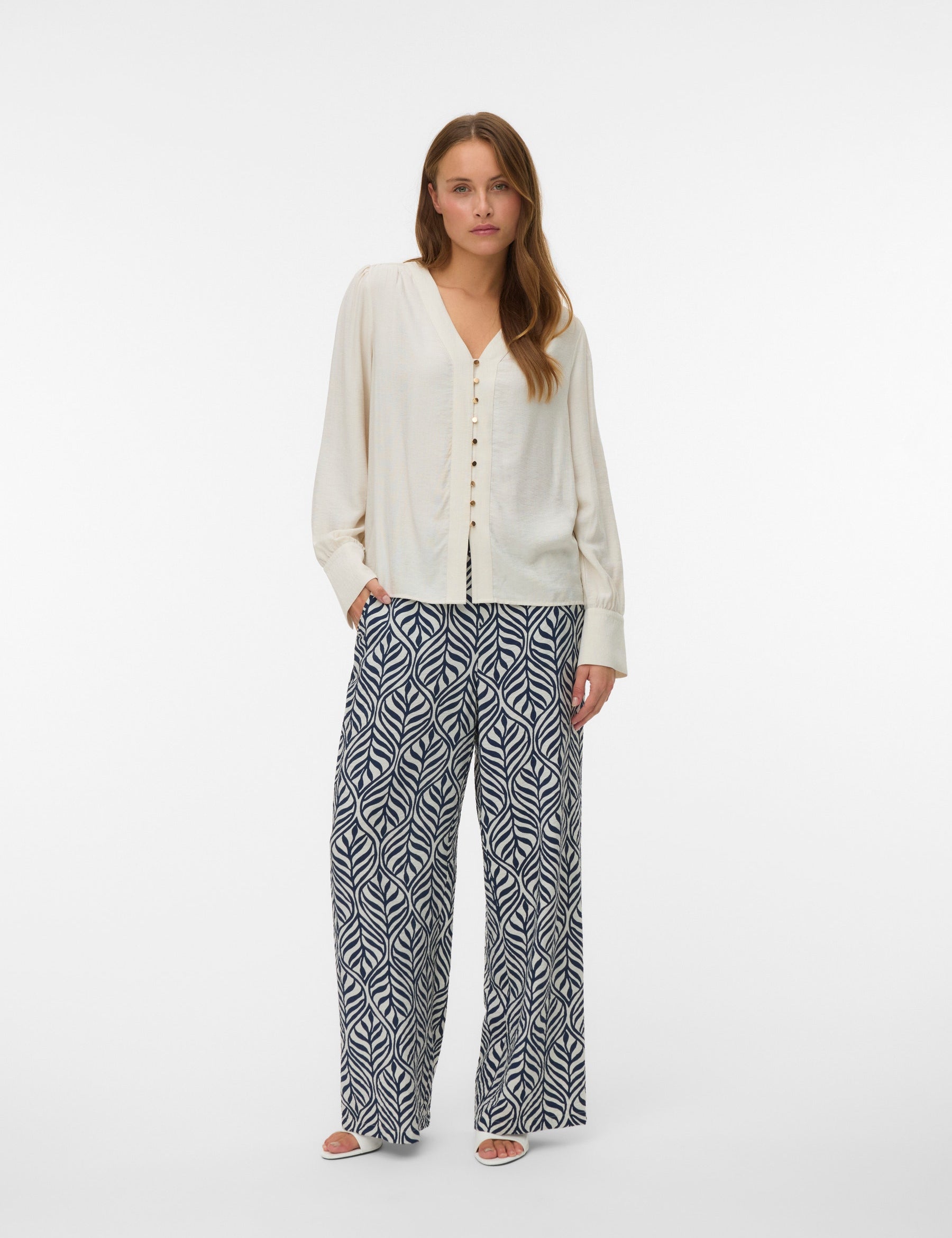VERO MODA VMJISANA v-neck shirt in birch - Image 1