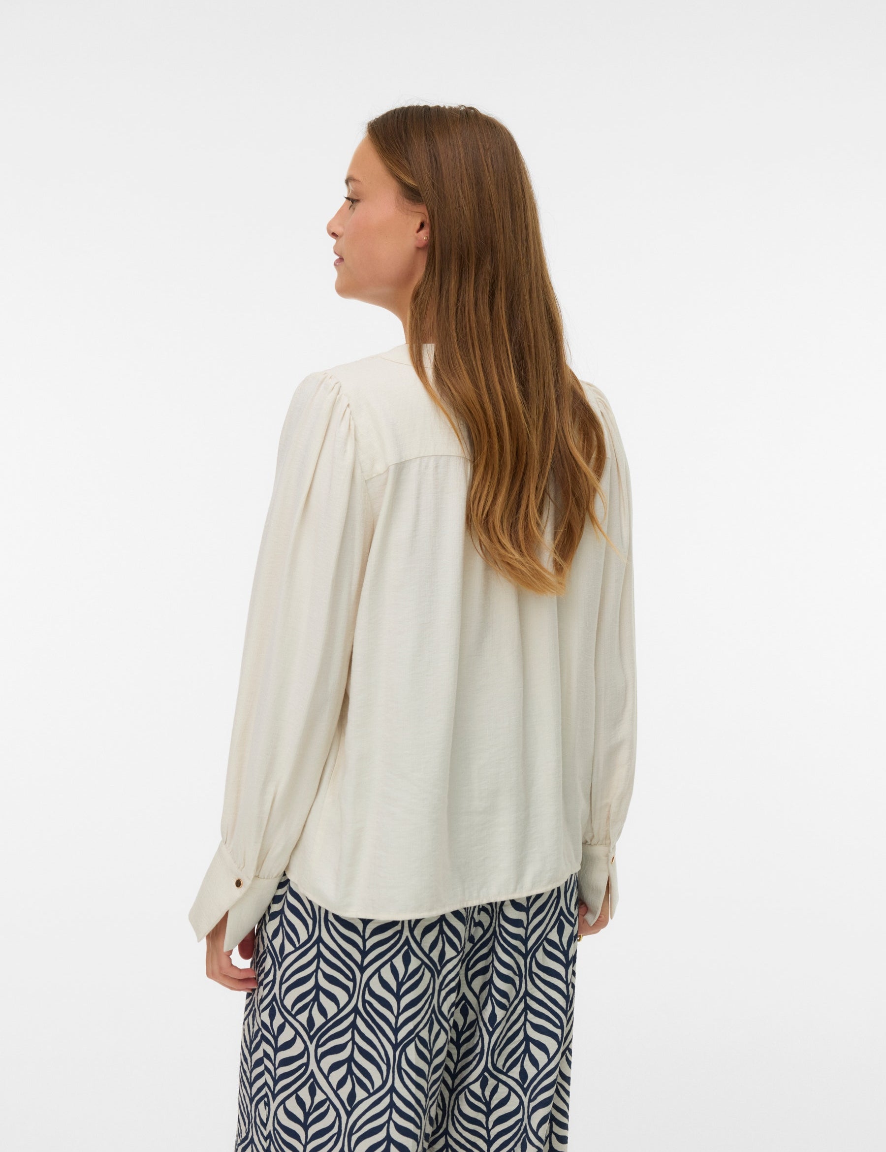 VERO MODA VMJISANA v-neck shirt in birch - Image 2