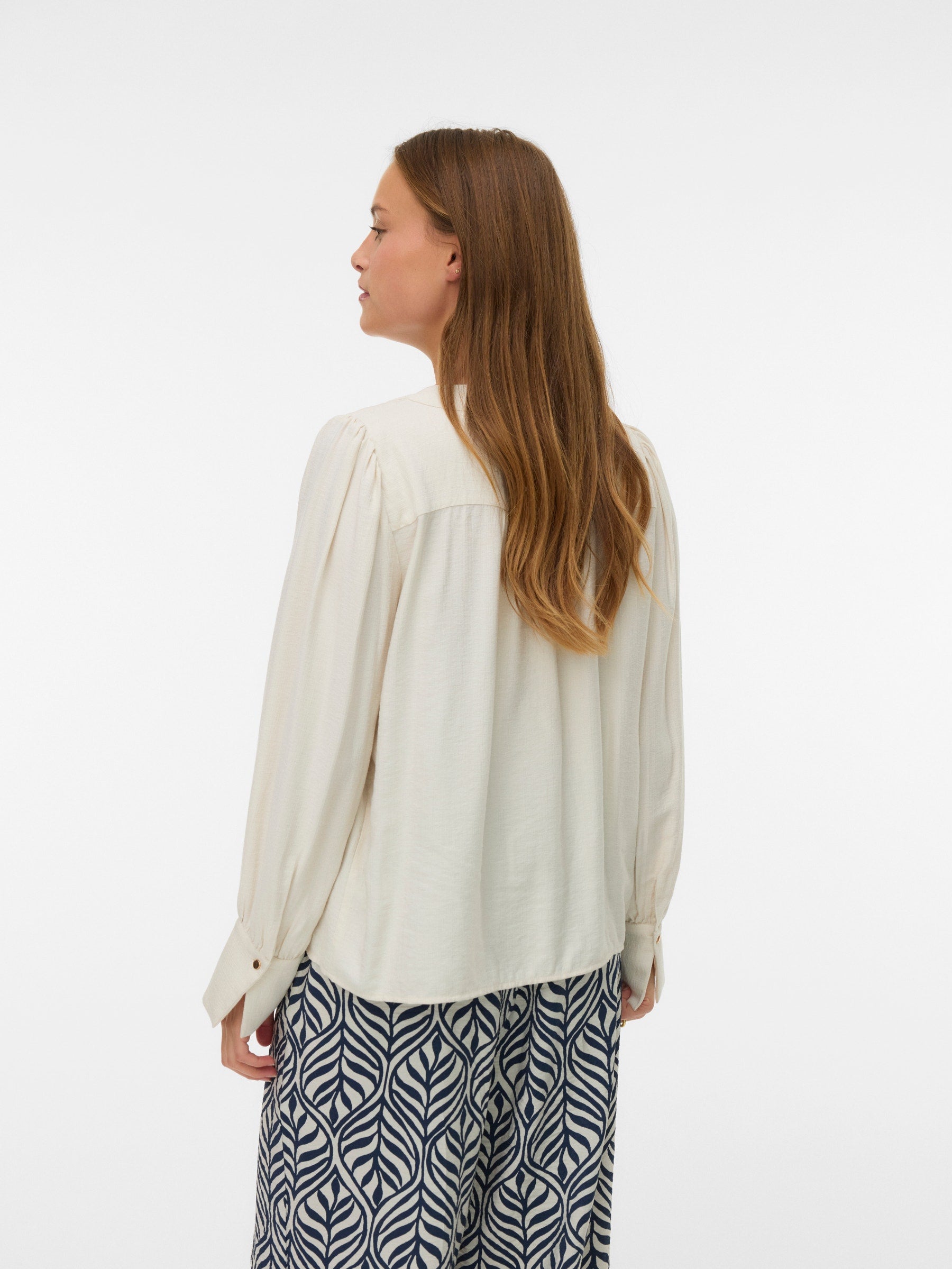 VERO MODA VMJISANA v-neck shirt in birch - Image 2