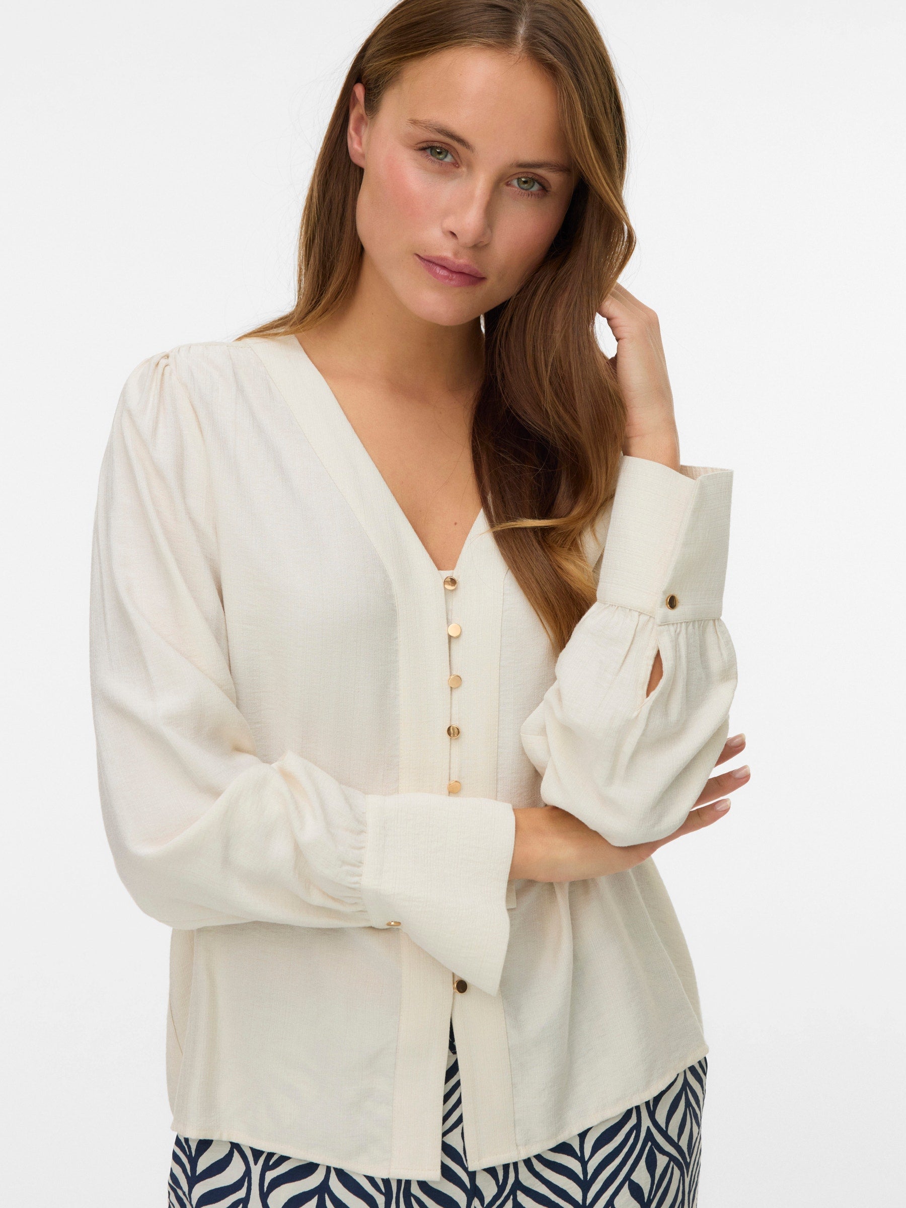 VERO MODA VMJISANA v-neck shirt in birch - Image 4