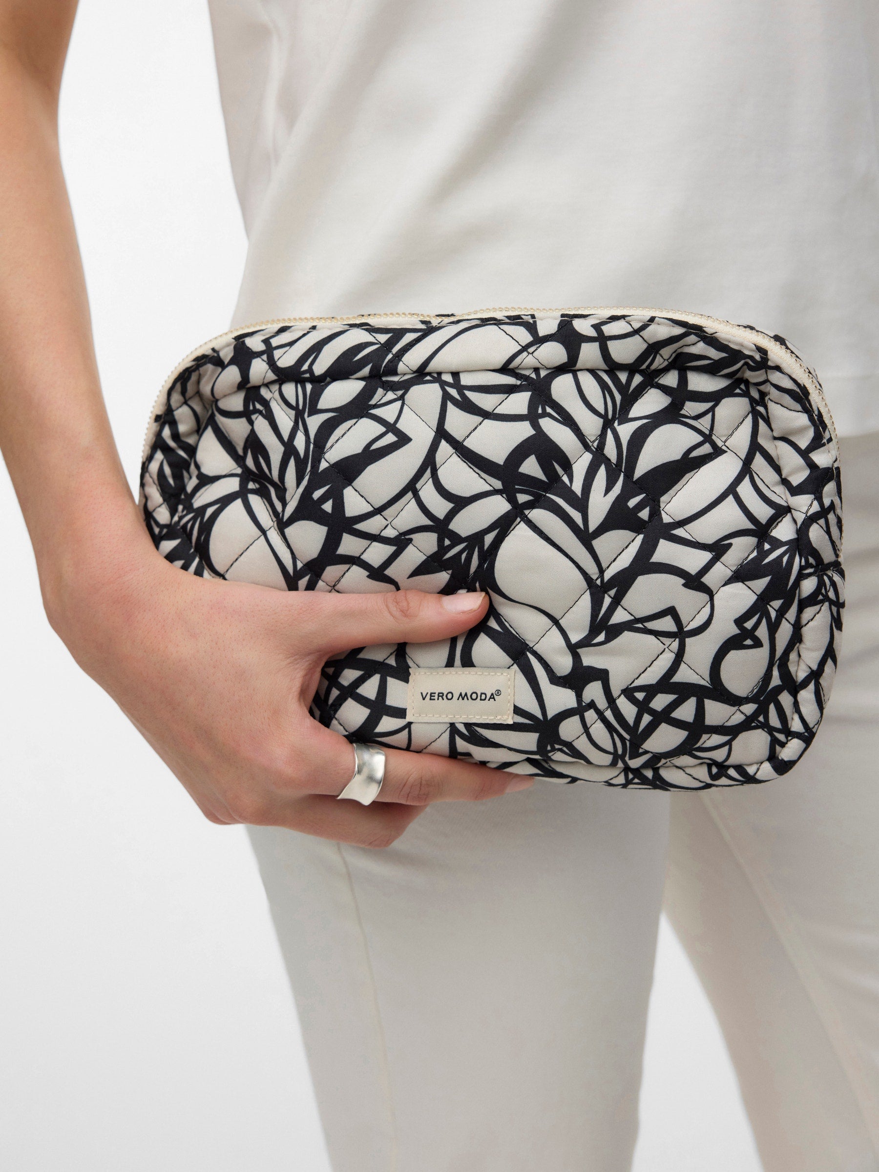 VERO MODA VMJOY toilet bag big in pumice stone binne - Image 2