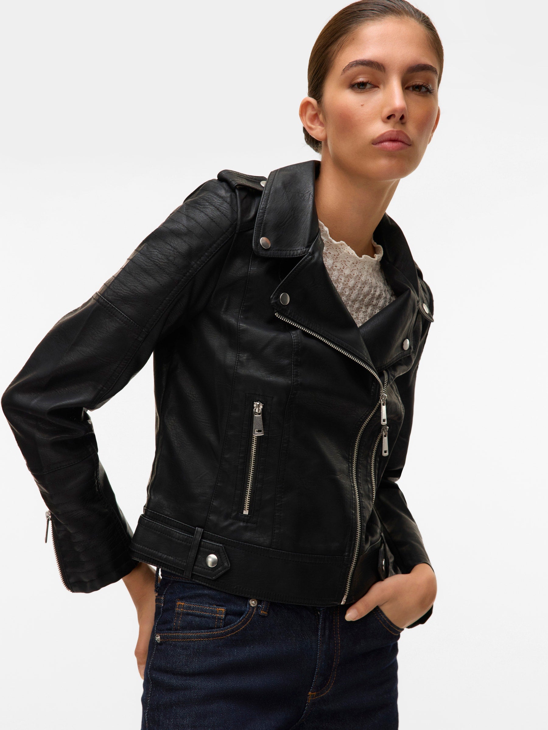 VERO MODA VMKERRIULTRA short coated jacket in black - Image 5