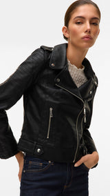 VERO MODA VMKERRIULTRA short coated jacket in black - Image 5