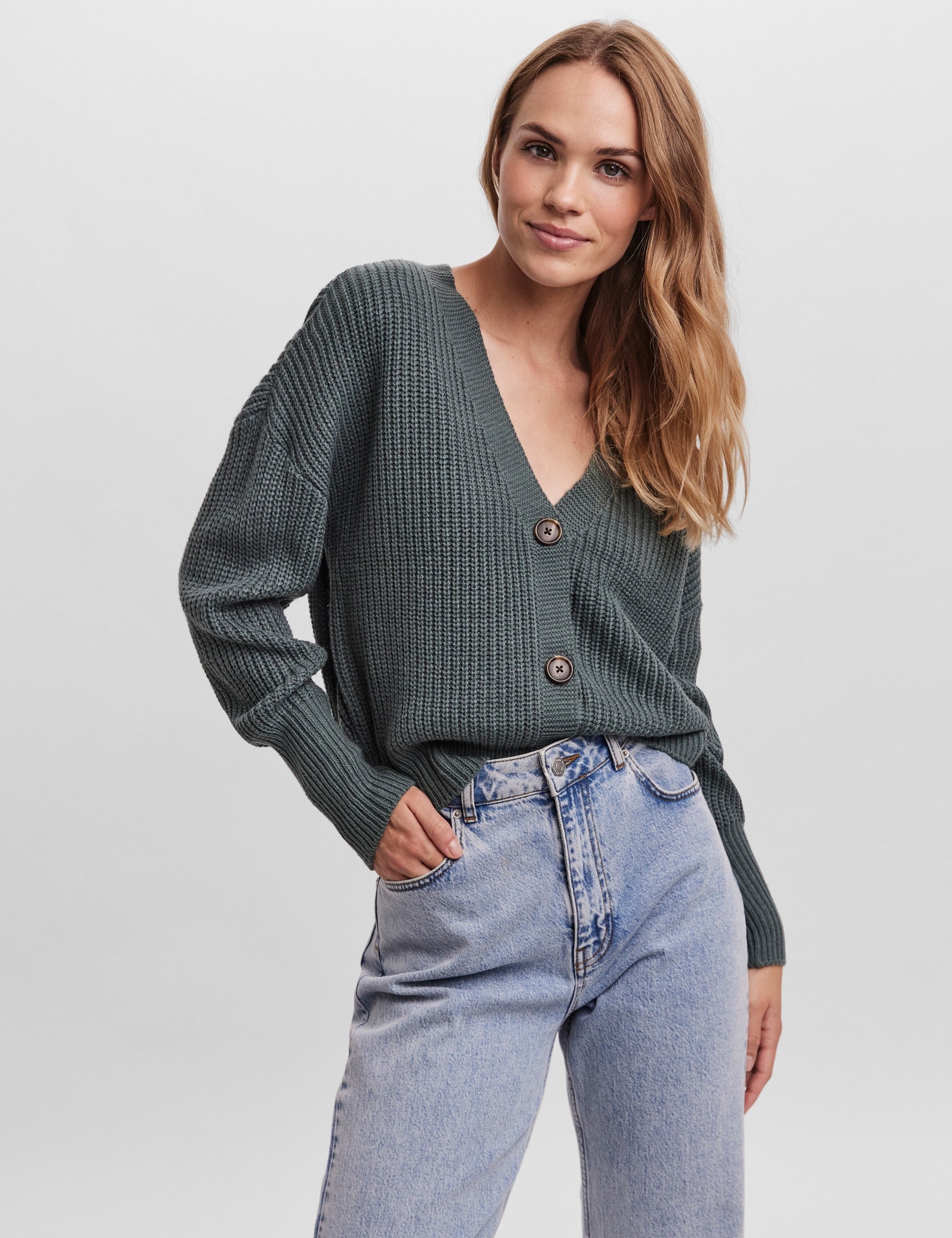 VERO MODA VMLEA v-neck cuff cardigan in balsam green - Image 1