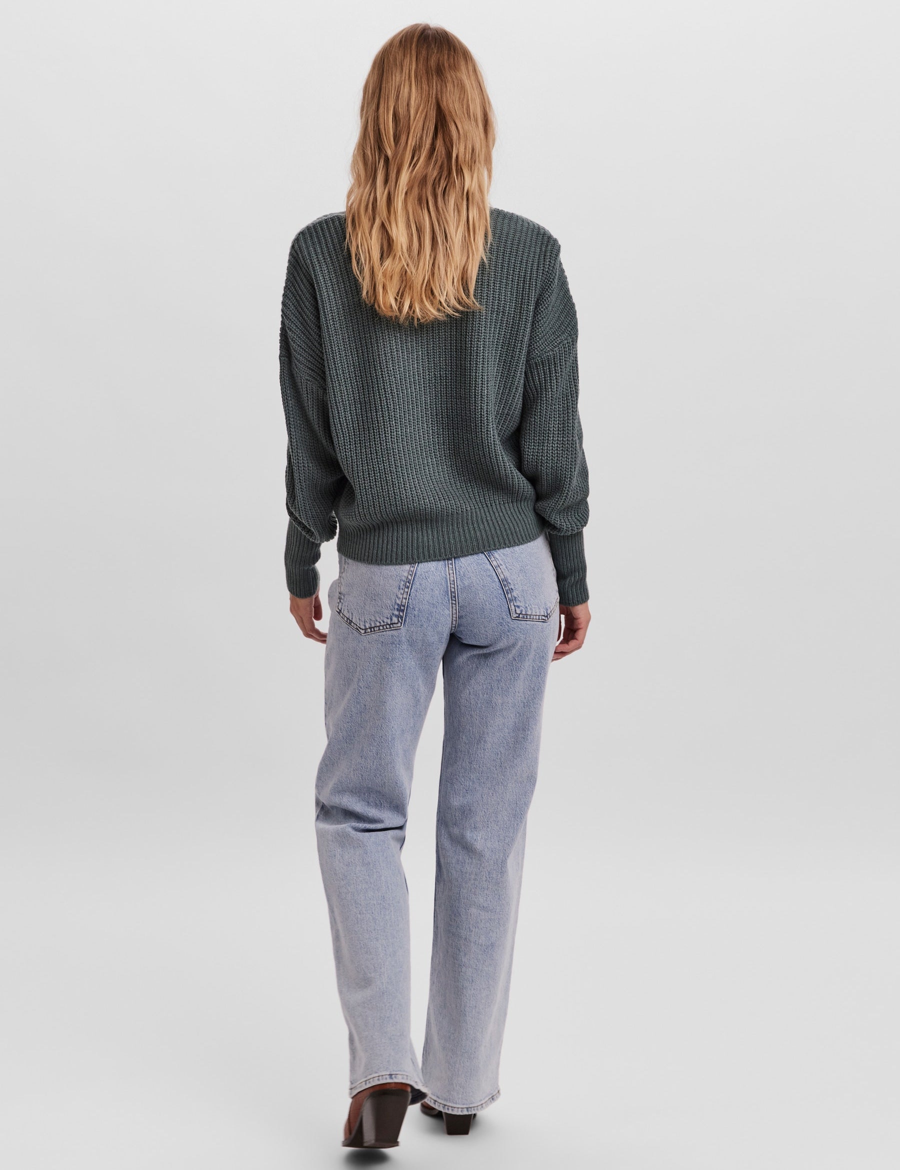 VERO MODA VMLEA v-neck cuff cardigan in balsam green - Image 2