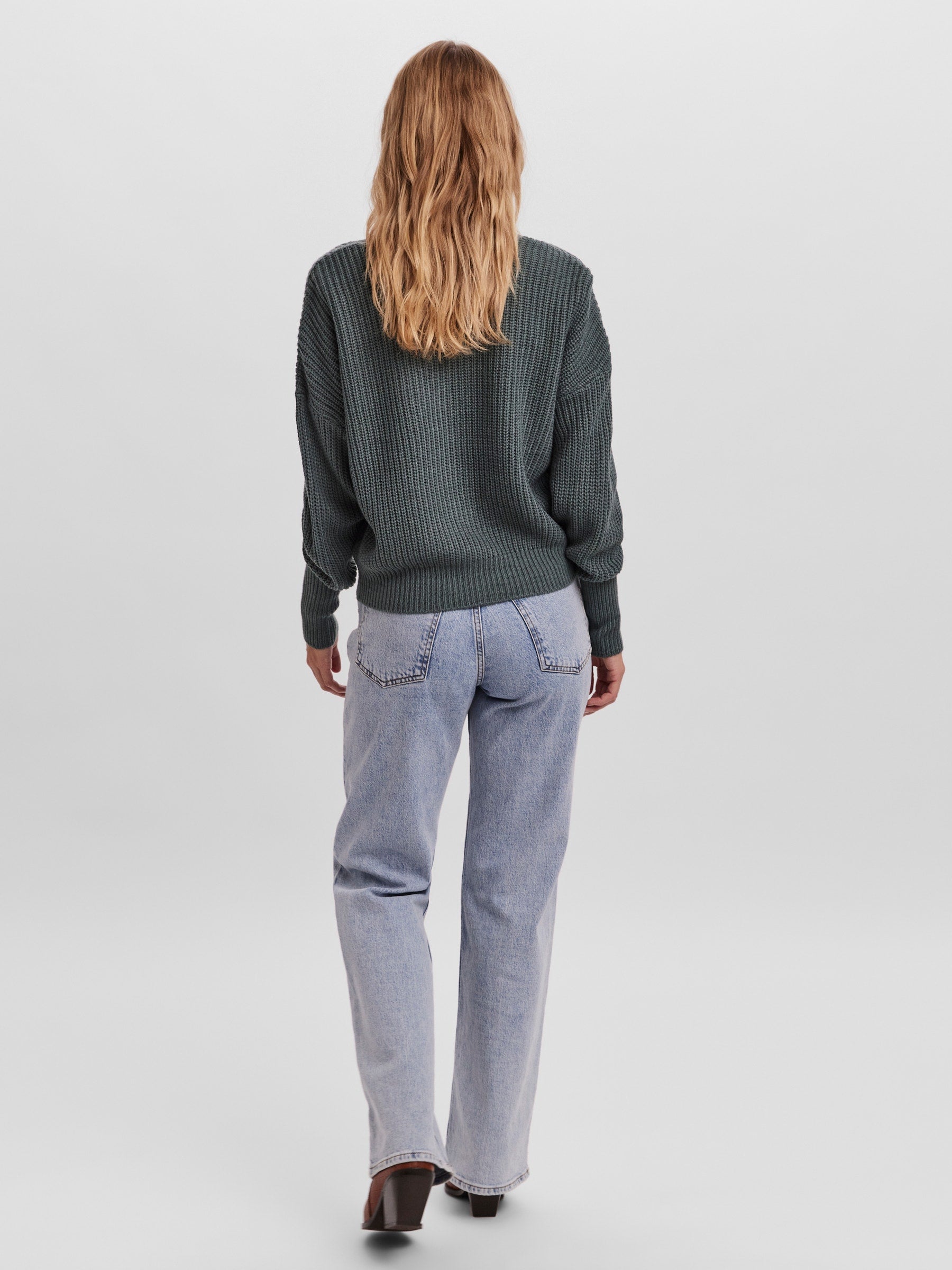 VERO MODA VMLEA v-neck cuff cardigan in balsam green - Image 2