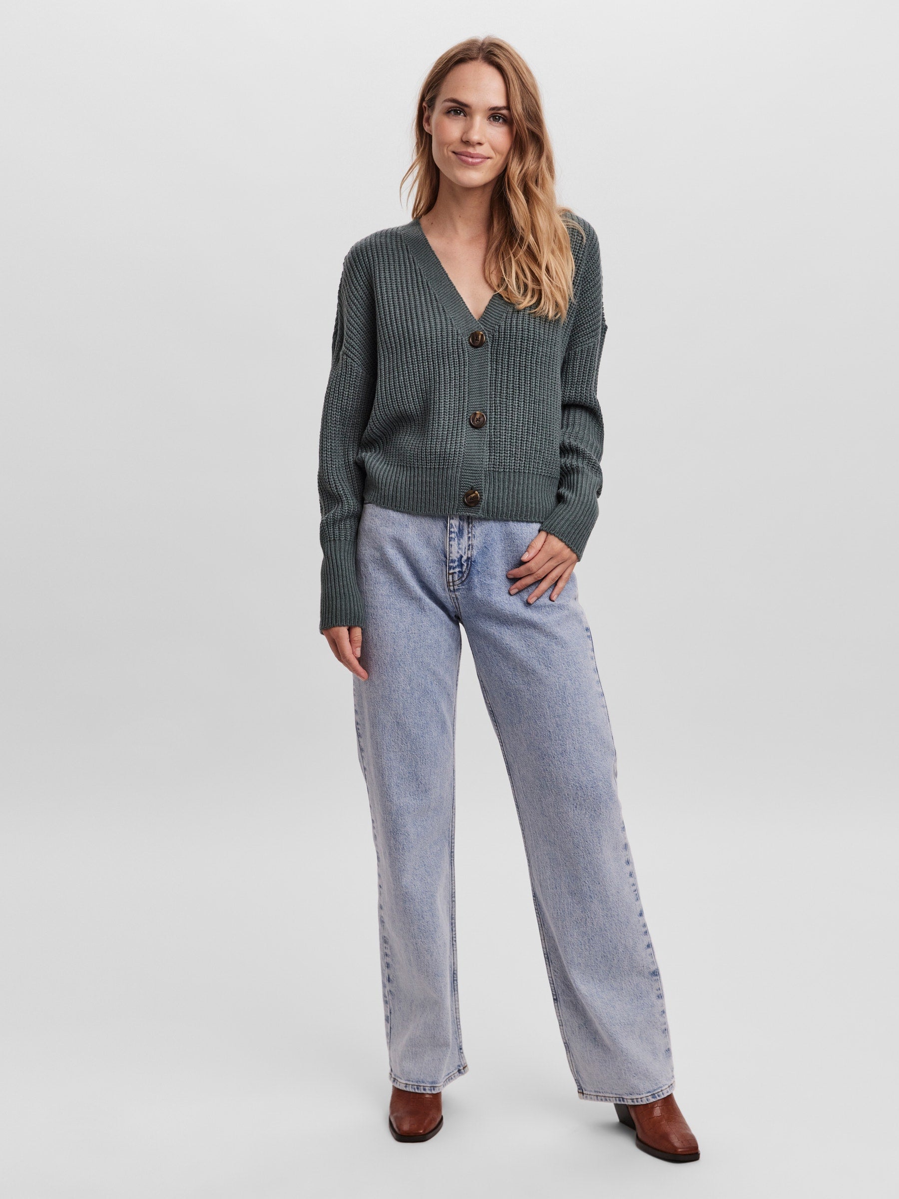 VERO MODA VMLEA v-neck cuff cardigan in balsam green - Image 5