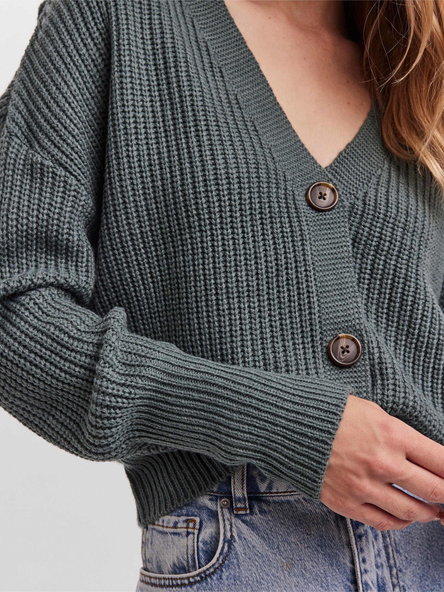 VERO MODA VMLEA v-neck cuff cardigan in balsam green - Image 6