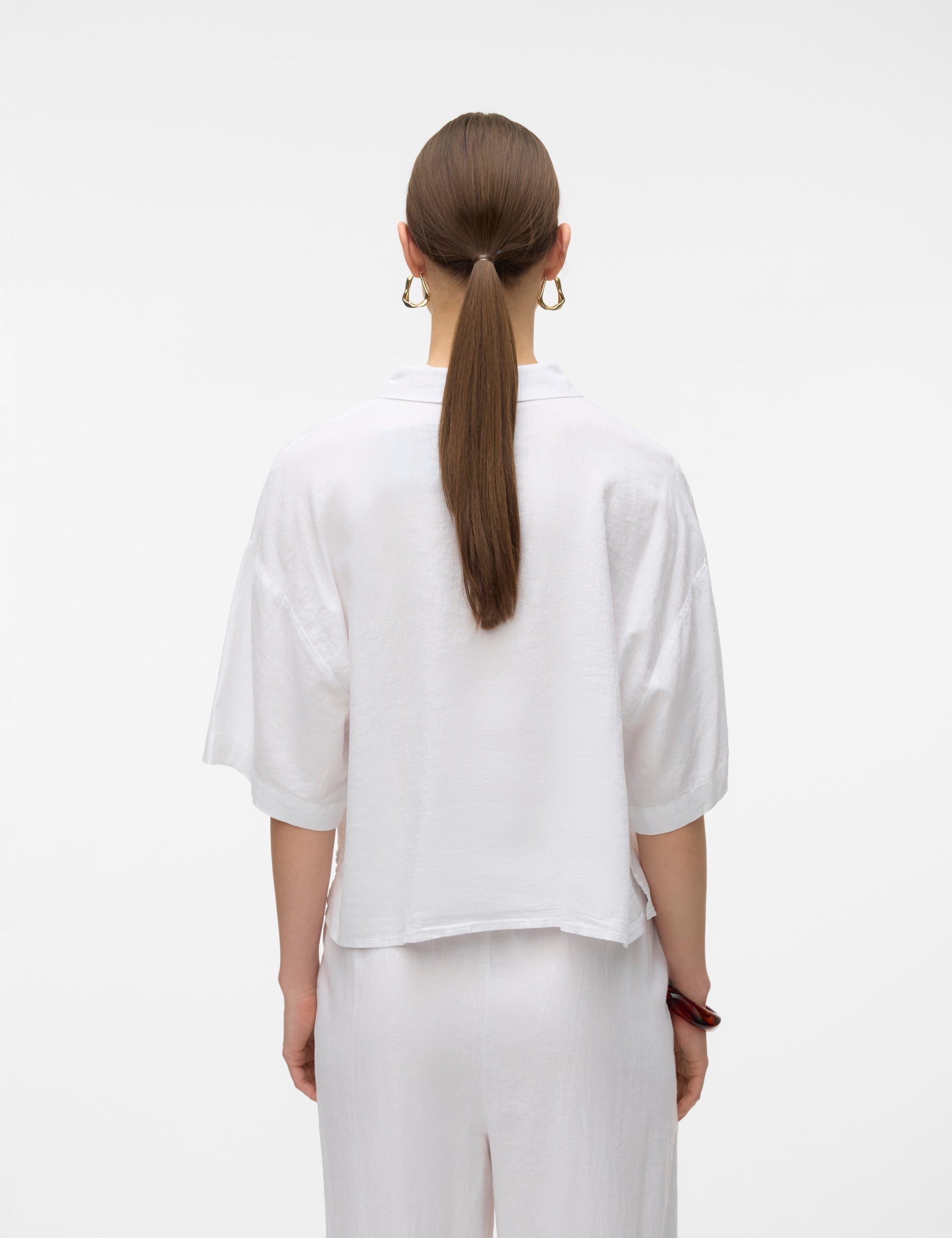 VERO MODA VMLINN 2/4 short shirt in snow white - Image 2