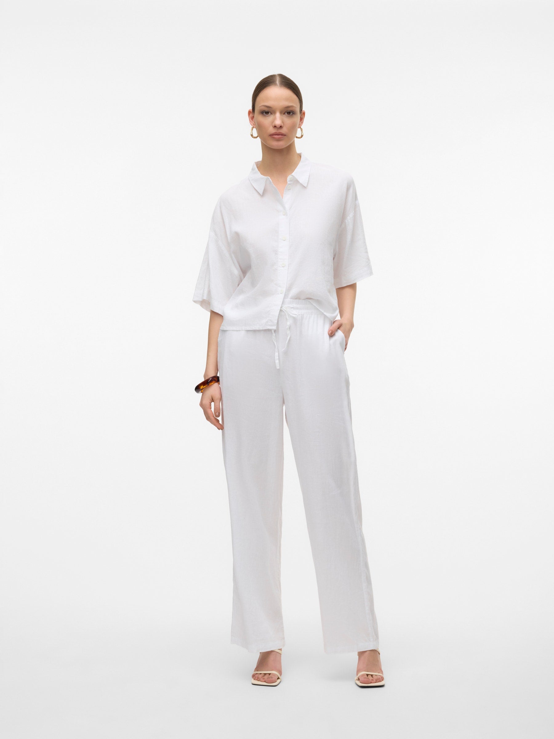VERO MODA VMLINN 2/4 short shirt in snow white - Image 4