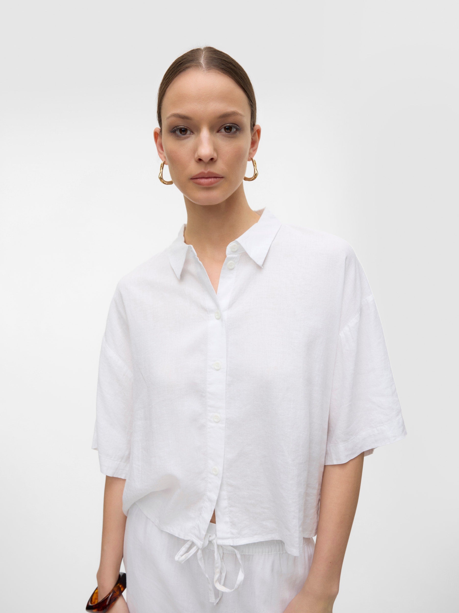 VERO MODA VMLINN 2/4 short shirt in snow white - Image 5