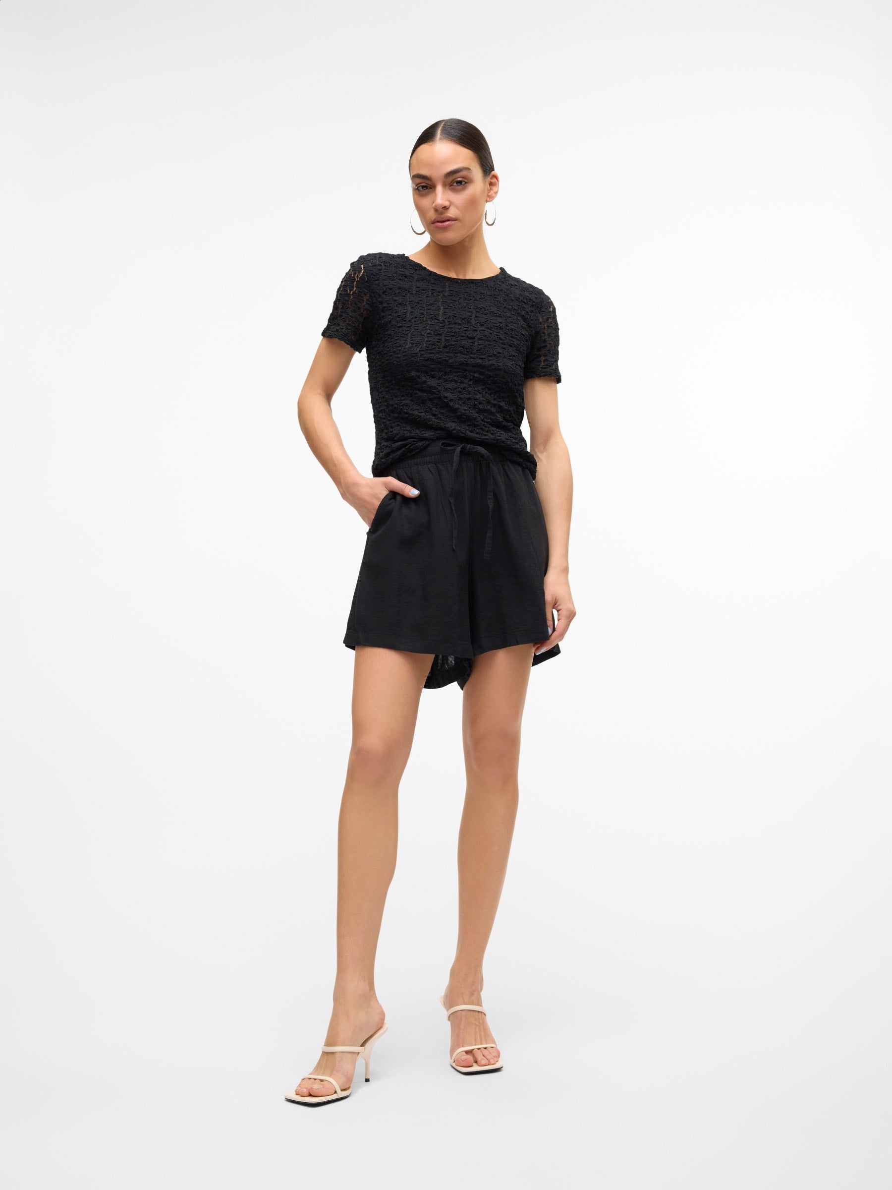 VERO MODA VMLINN shorts in snow white - Image 4