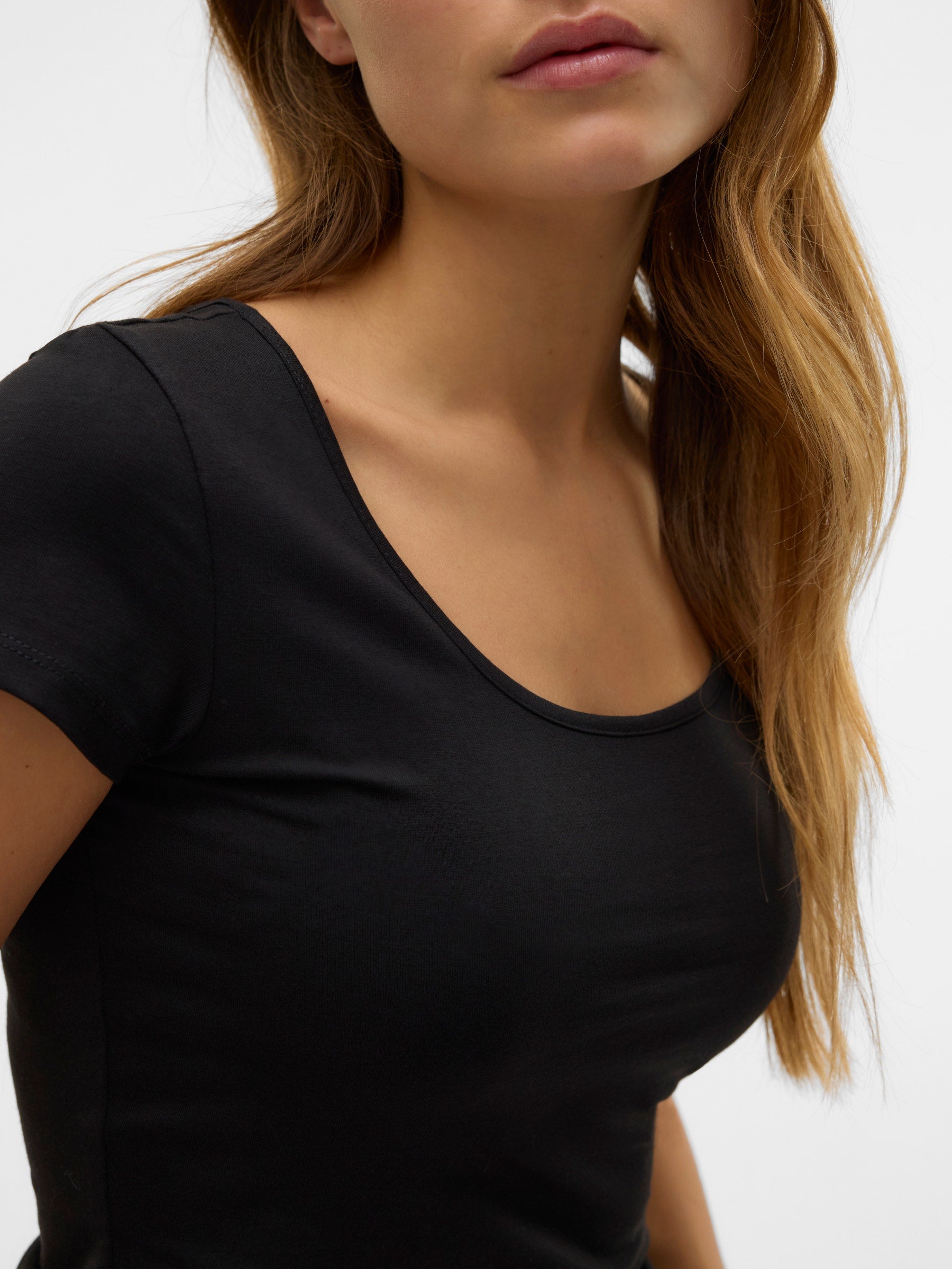 VERO MODA VMMAXI soft u-neck in black - Image 7