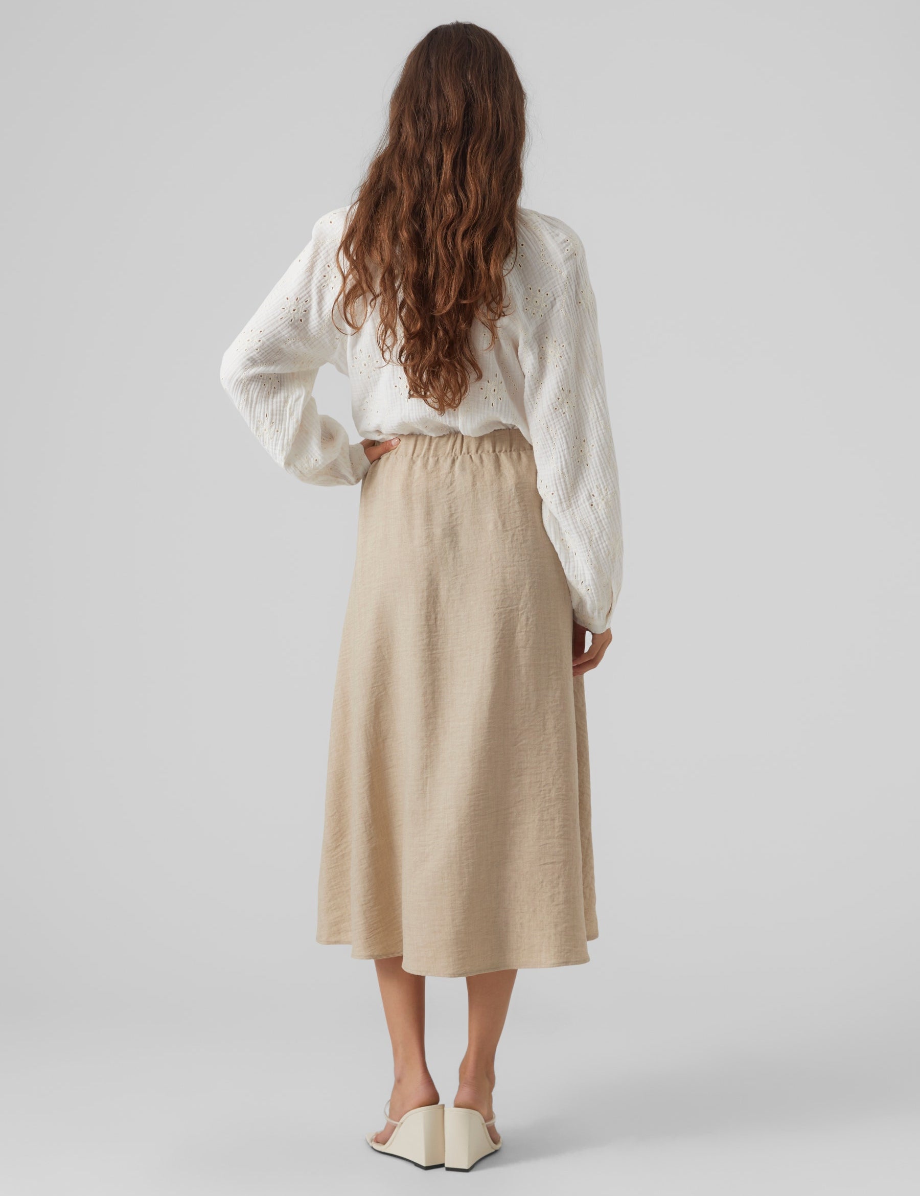 VERO MODA VMMELANEY button calf skirt in black - Image 2