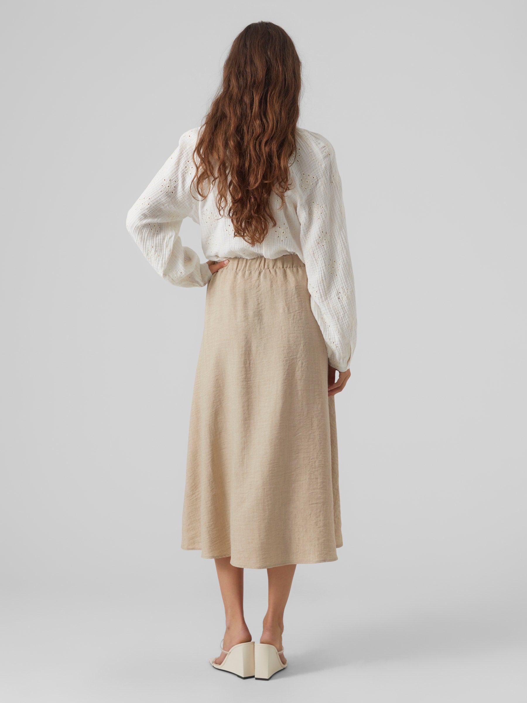 VERO MODA VMMELANEY button calf skirt in black - Image 2