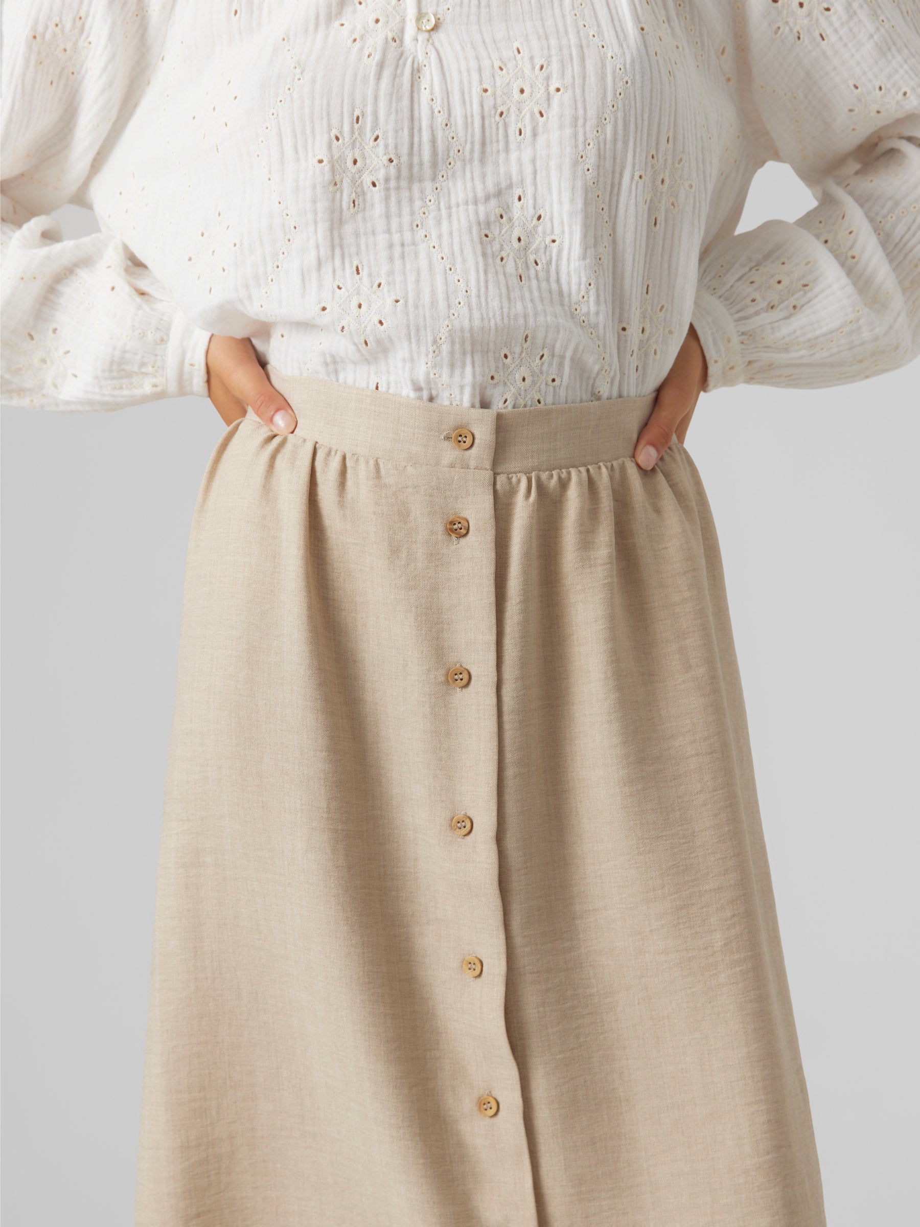 VERO MODA VMMELANEY button calf skirt in black - Image 5