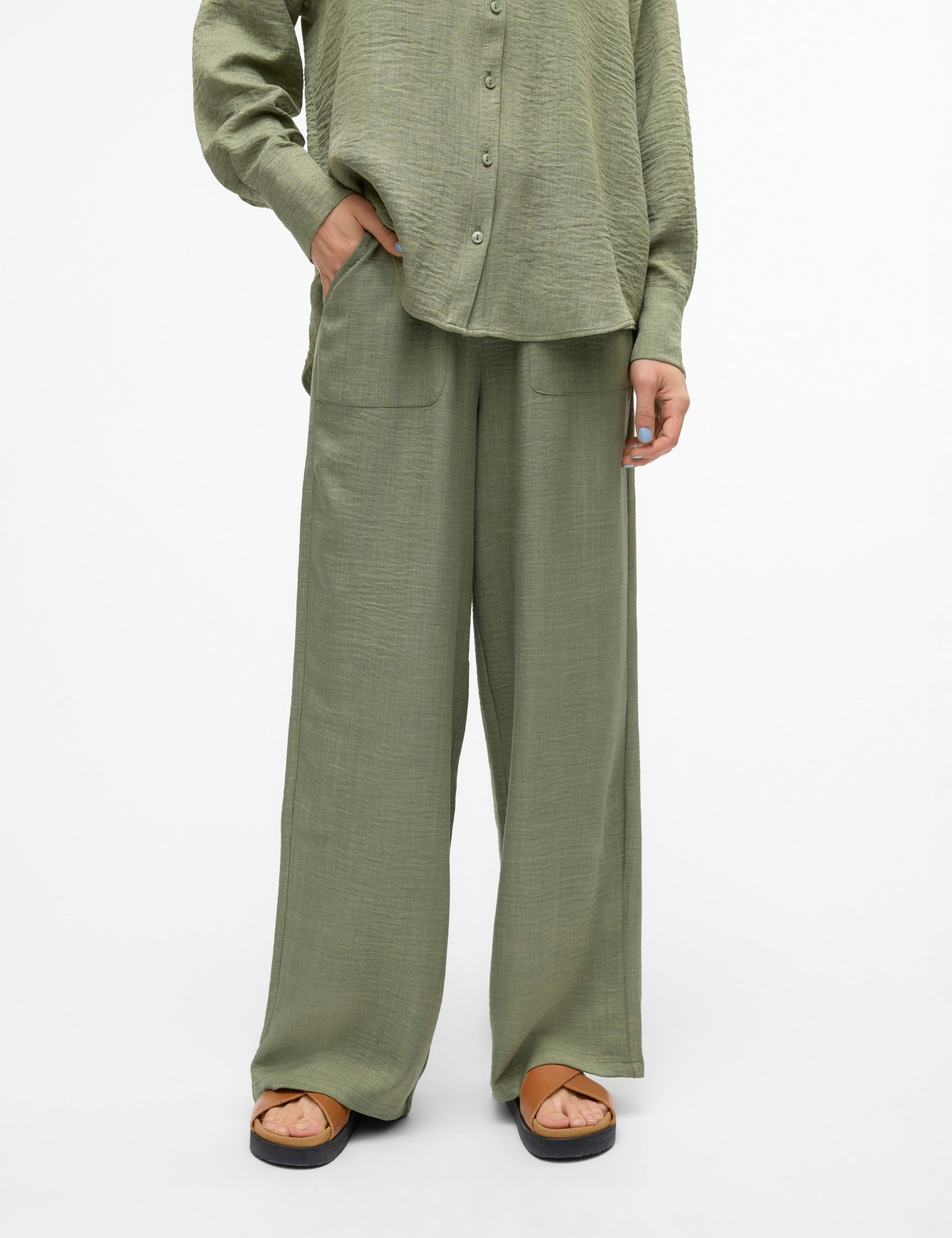 VERO MODA VMMELANEY loose pant in laurel wreath - Image 1