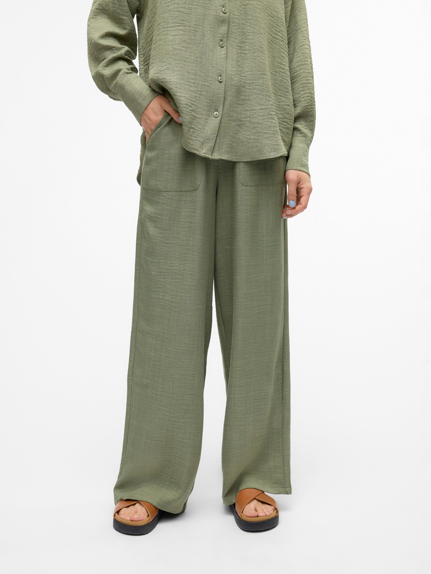 VERO MODA VMMELANEY loose pant in laurel wreath - Image 1