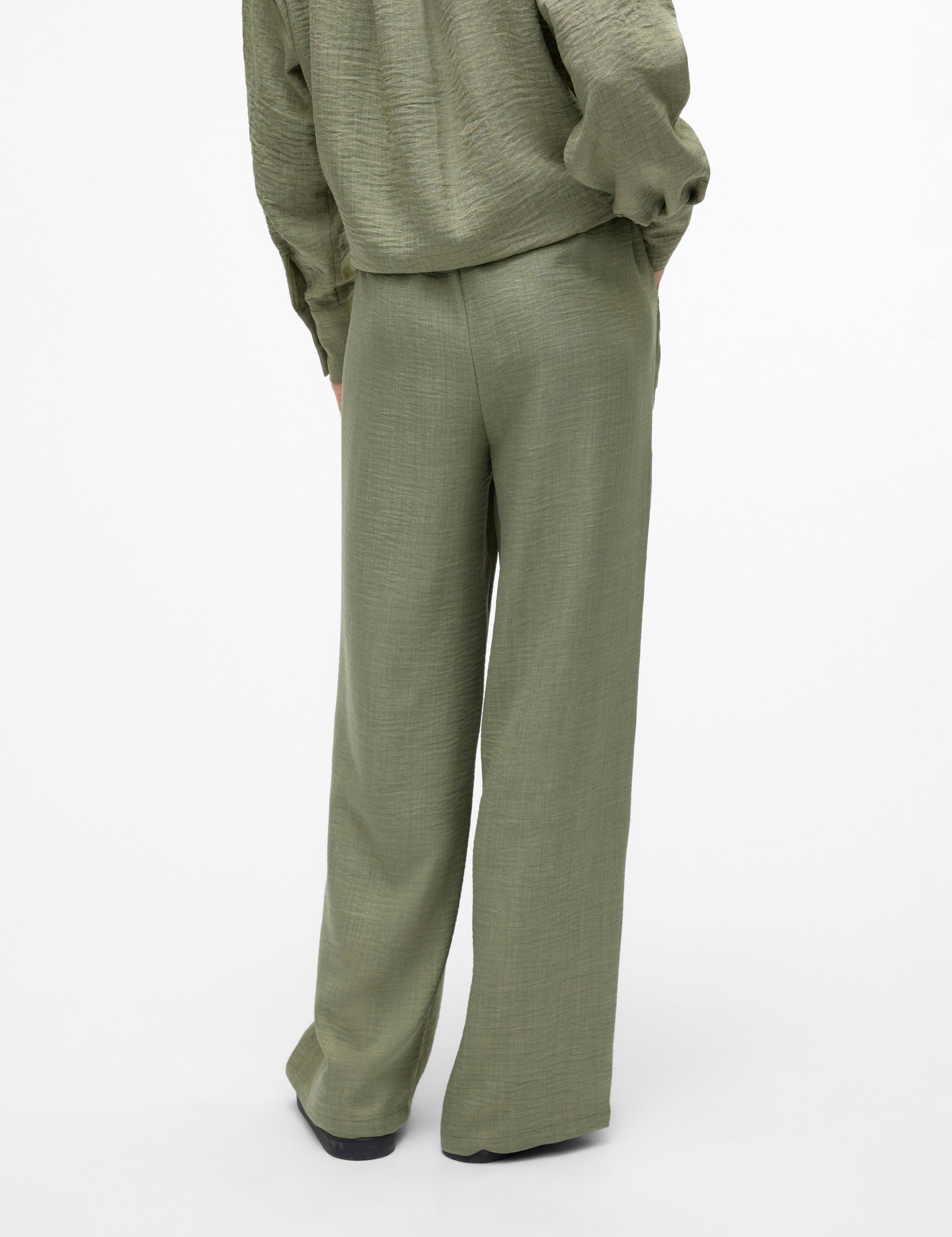 VERO MODA VMMELANEY loose pant in laurel wreath - Image 2