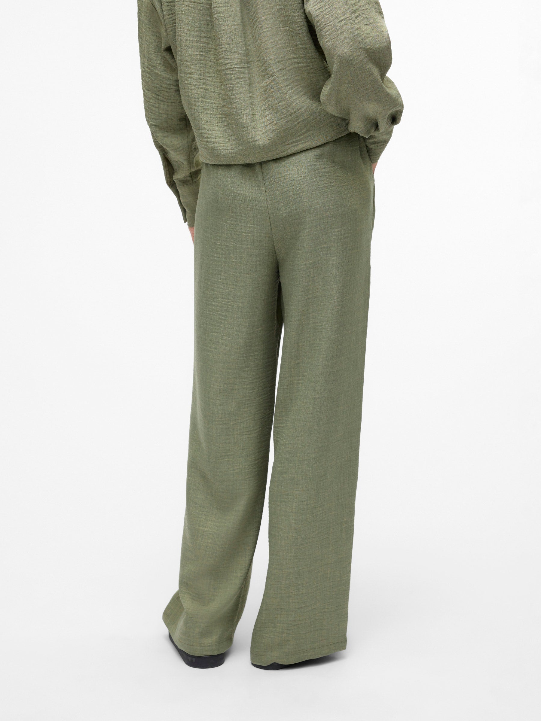 VERO MODA VMMELANEY loose pant in laurel wreath - Image 2