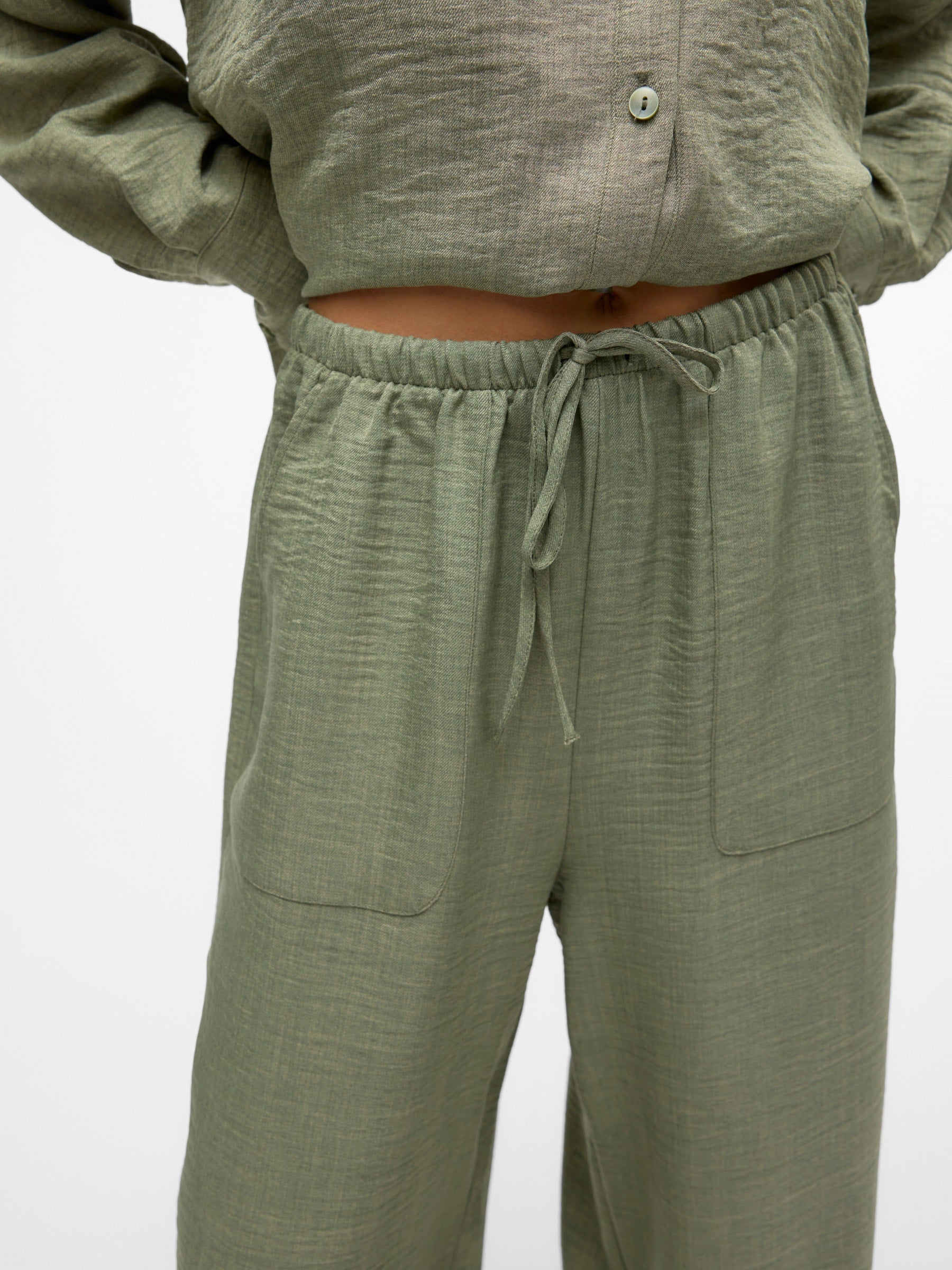 VERO MODA VMMELANEY loose pant in laurel wreath - Image 6