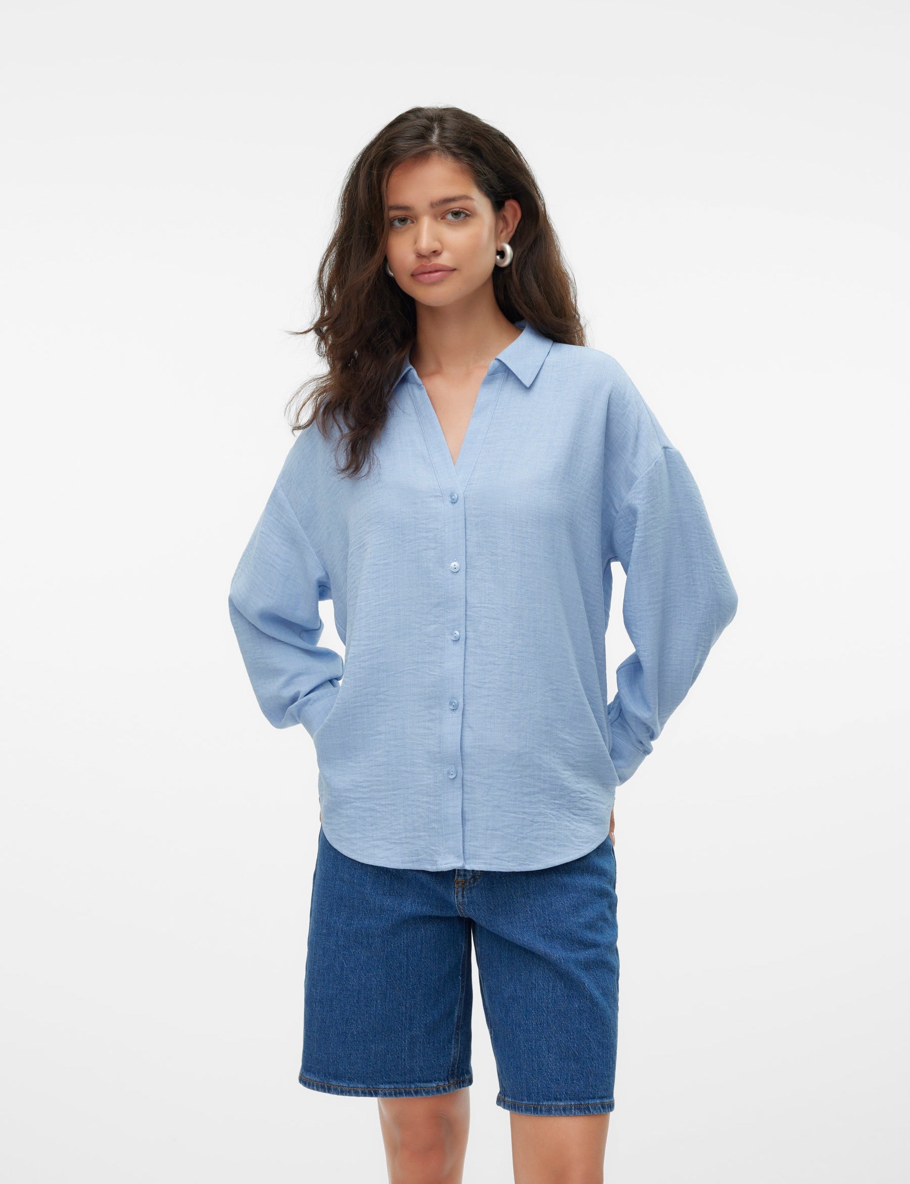 VERO MODA VMMELANEY queeny shirt in chambray blue - Image 1