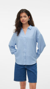 VERO MODA VMMELANEY queeny shirt in chambray blue - Image 1
