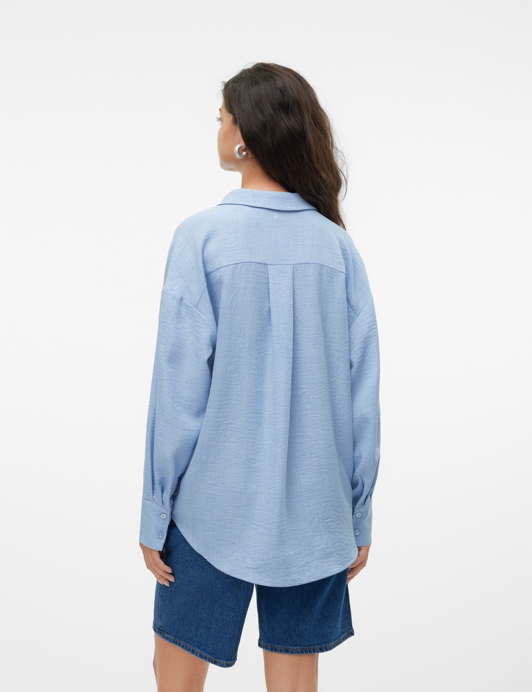 VERO MODA VMMELANEY queeny shirt in chambray blue - Image 2